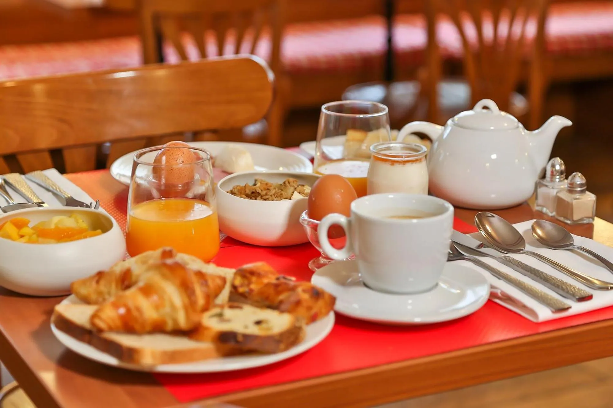 Continental breakfast in Hôtel Restaurant Famille Bourgeois "La Cote des Monts Damnés"