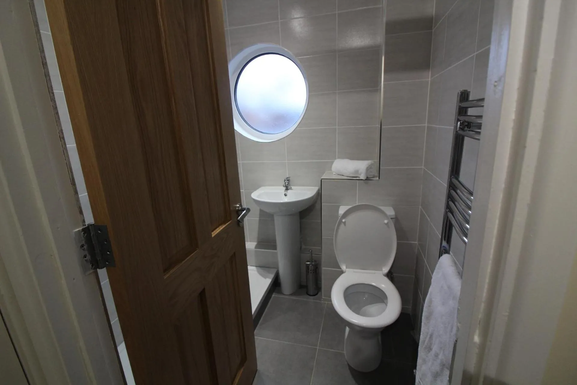 Bathroom in The Little Maryville - City Centre - Parking - 2BR
