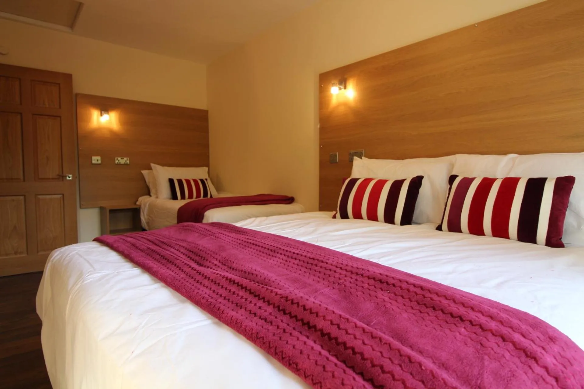 Bed in The Little Maryville - City Centre - Parking - 2BR