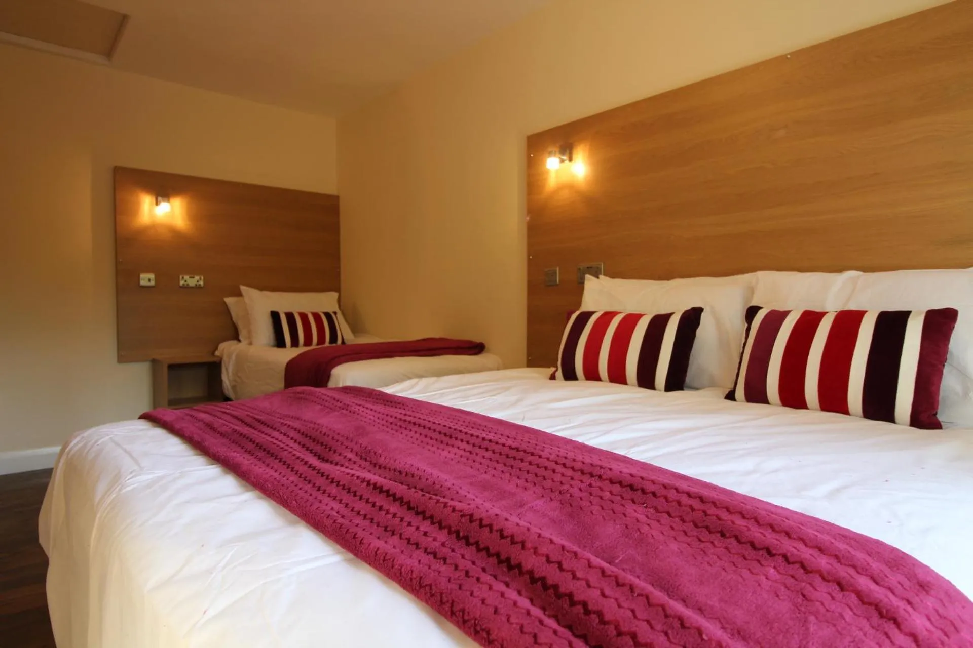 Bed in The Little Maryville - City Centre - Parking - 2BR