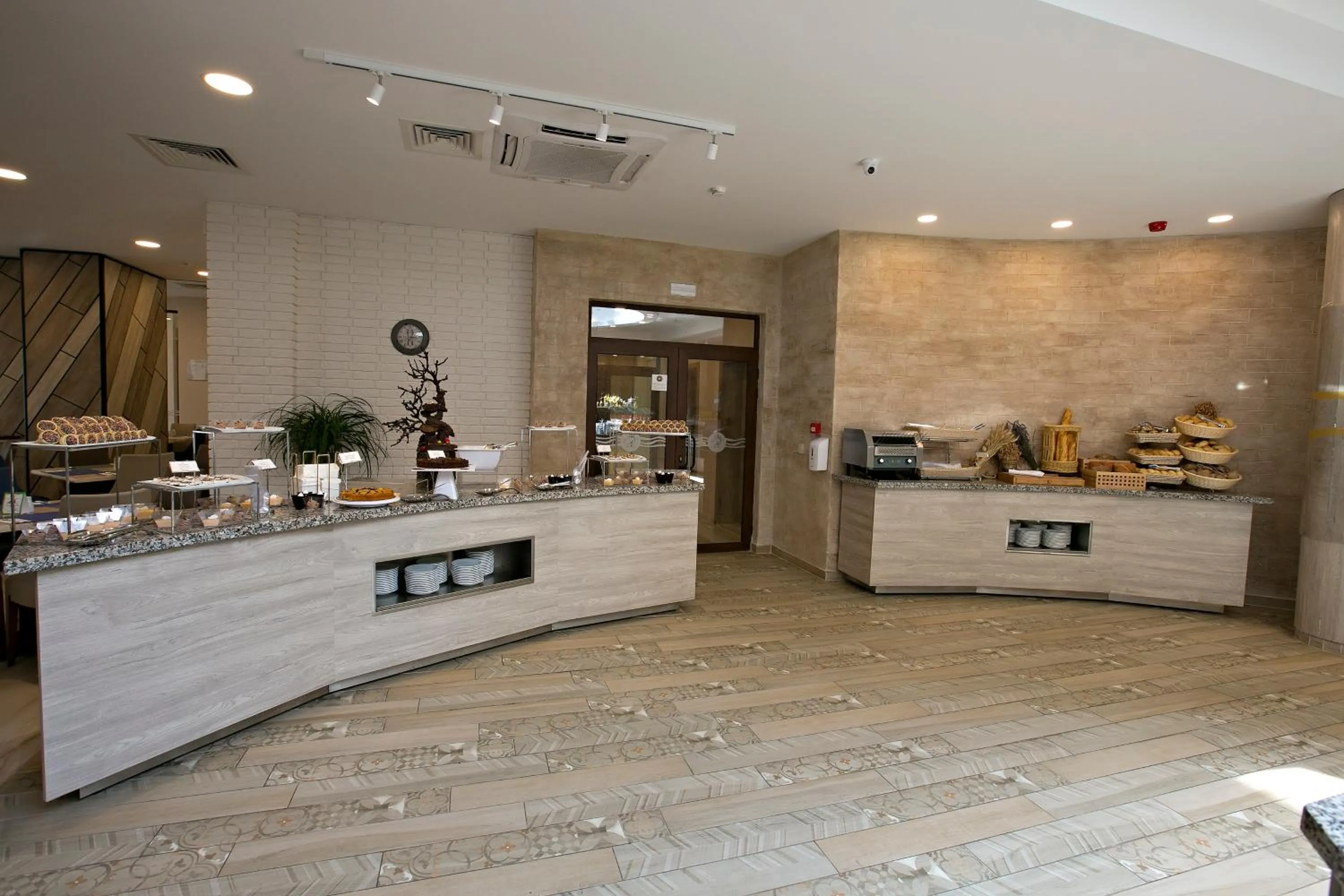 Restaurant/places to eat in Royal Grand Hotel and Spa - All Inclusive and Free beach accsess