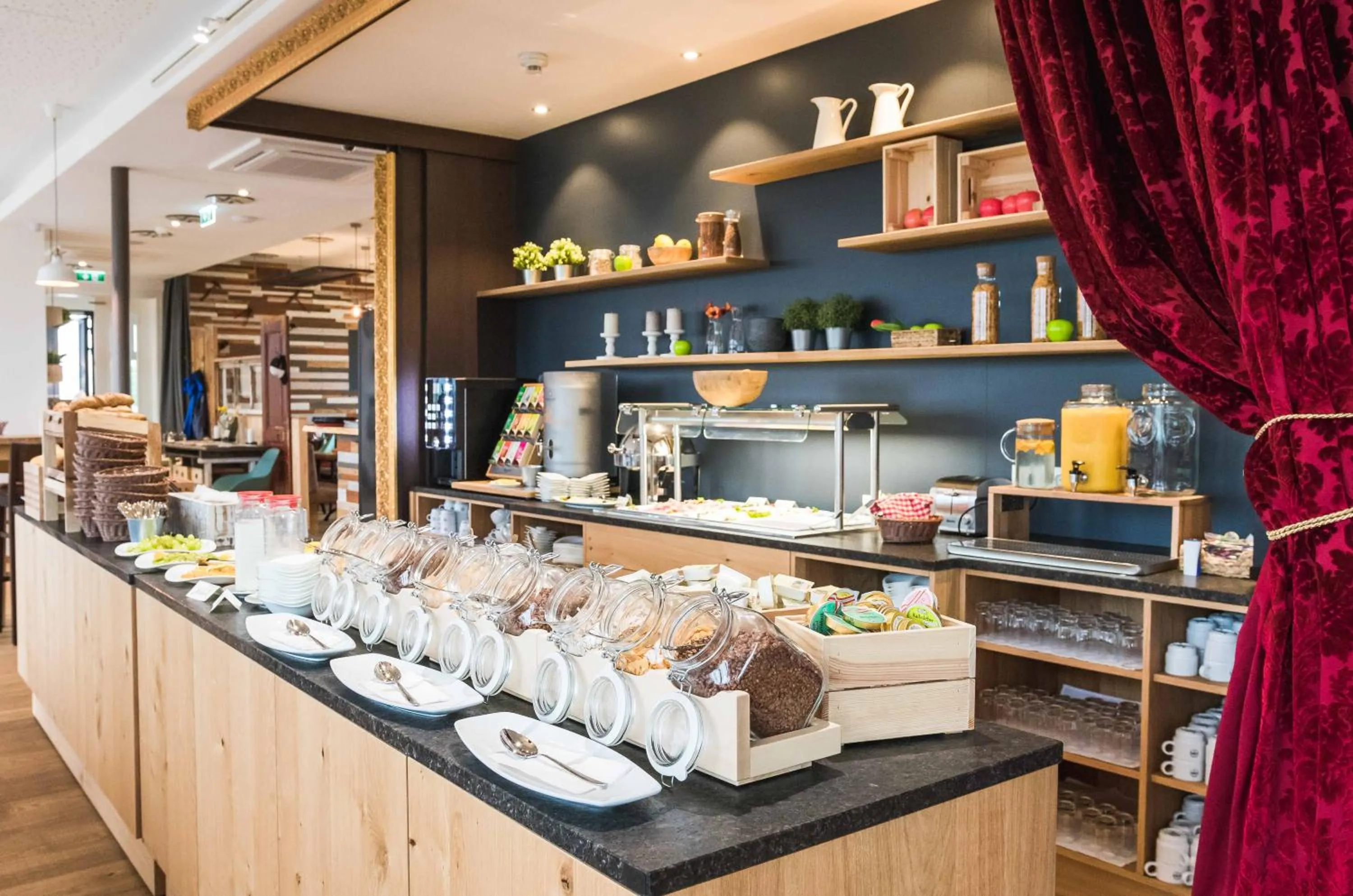 Buffet breakfast in Das Alfred