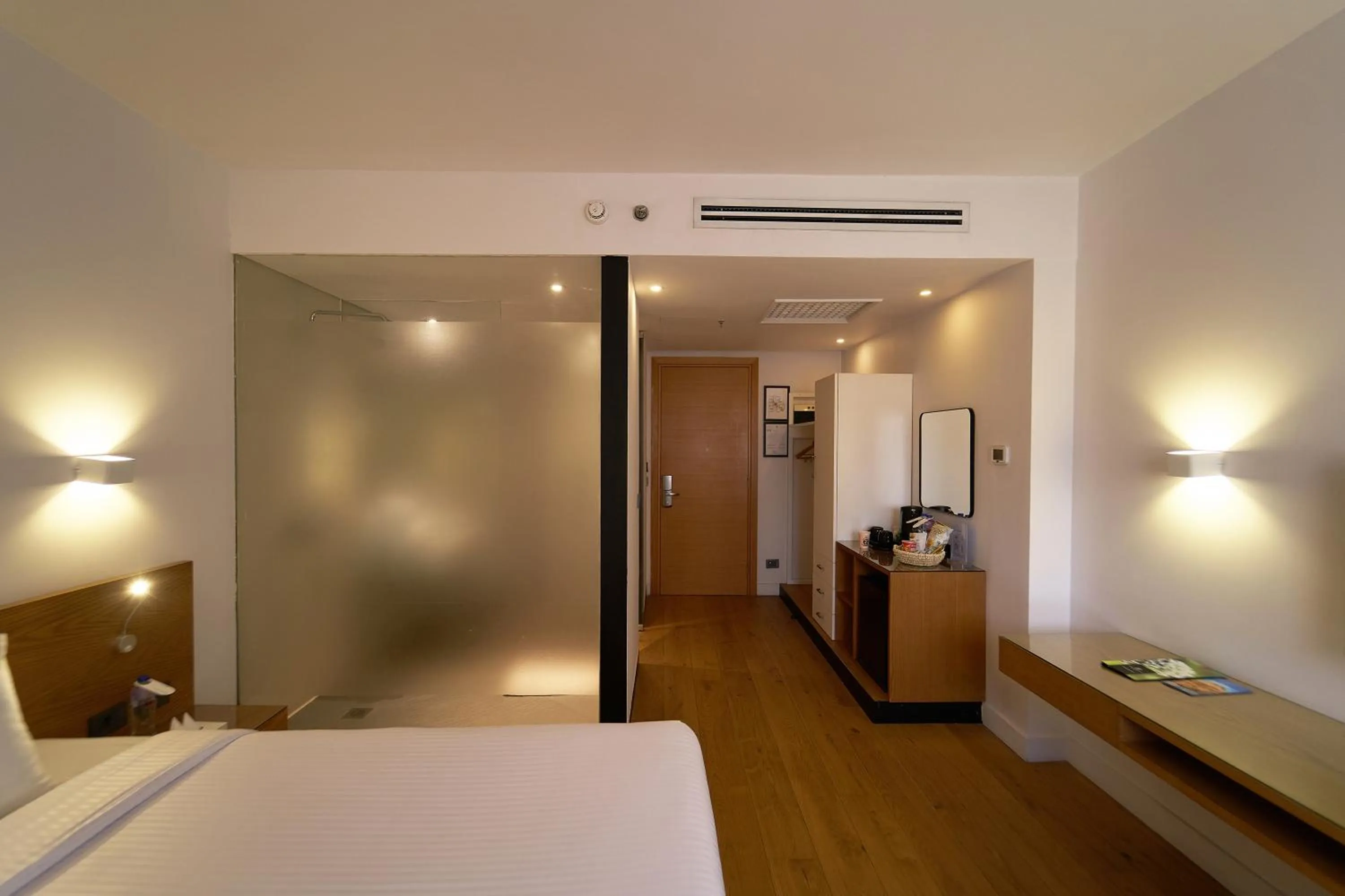 Photo of the whole room, Bed in New President Hotel Cairo