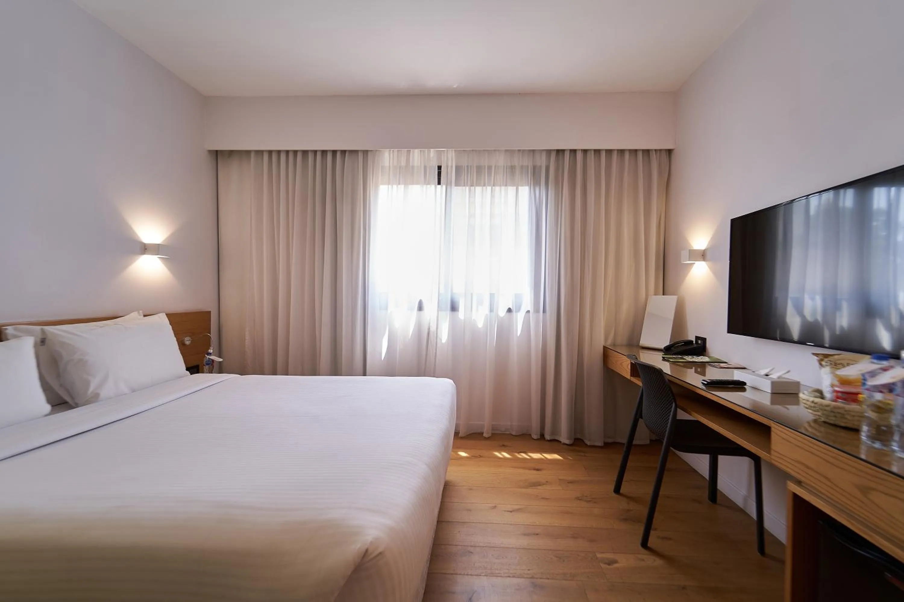 Photo of the whole room, Bed in New President Hotel Cairo