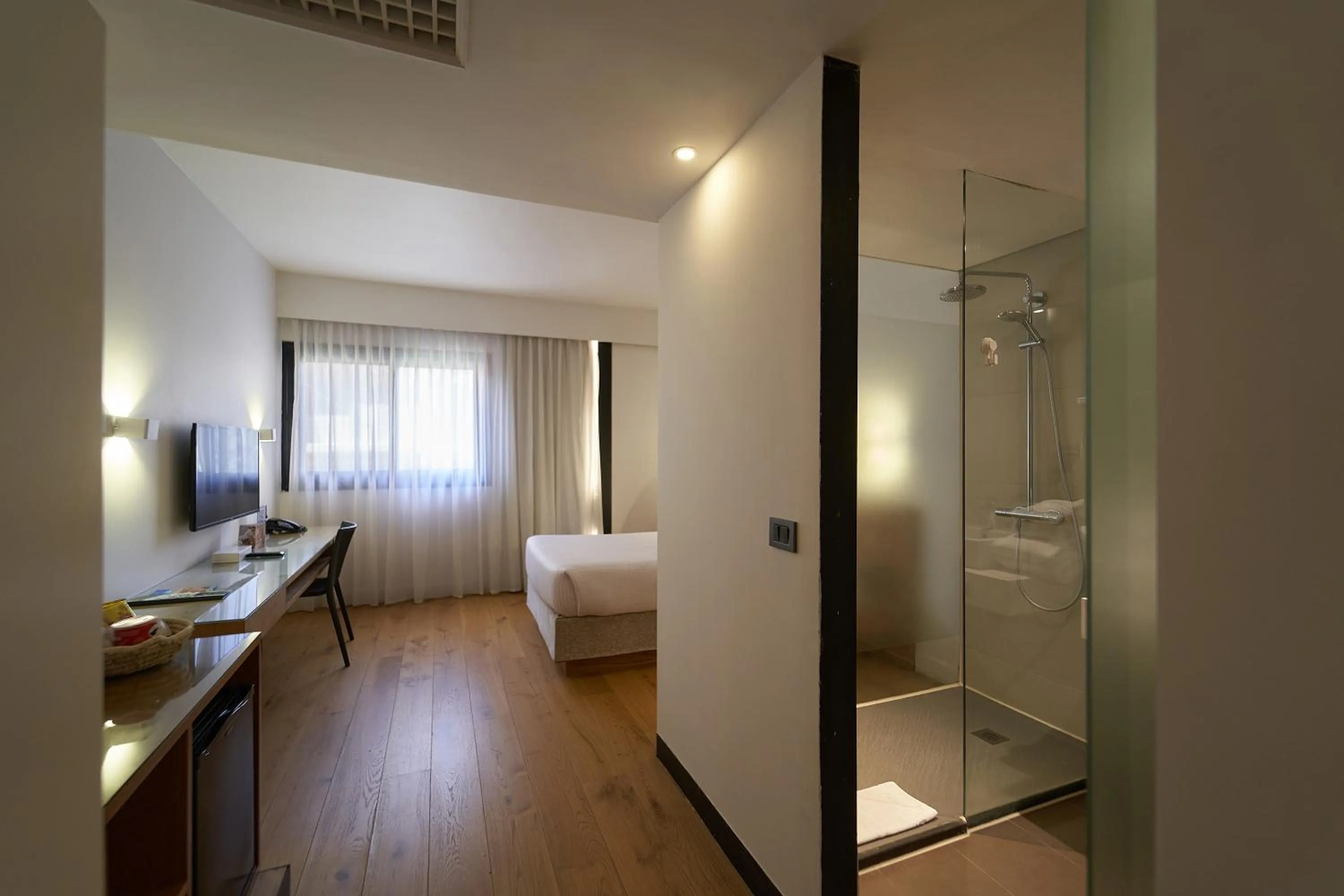 Bathroom, Bed in New President Hotel Cairo