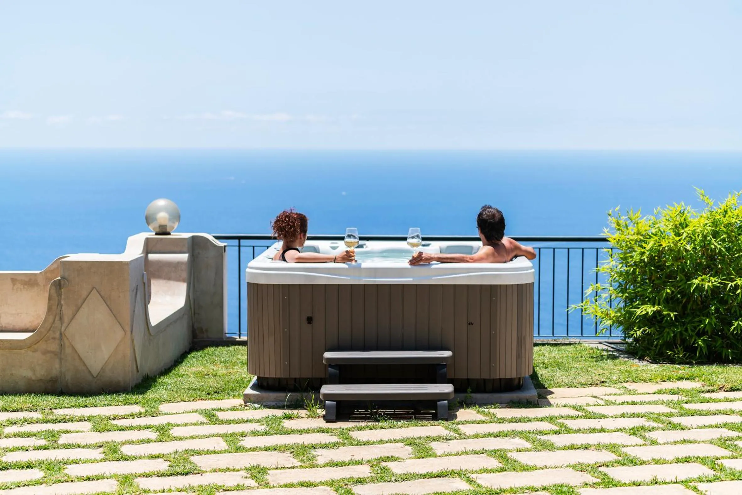 Garden in Vila Eucalipto by An Island Apart
