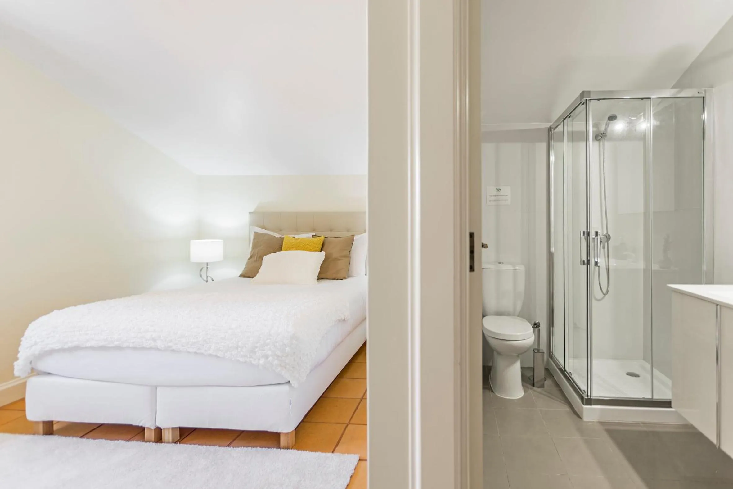 Shower, Bed in Vila Eucalipto by An Island Apart