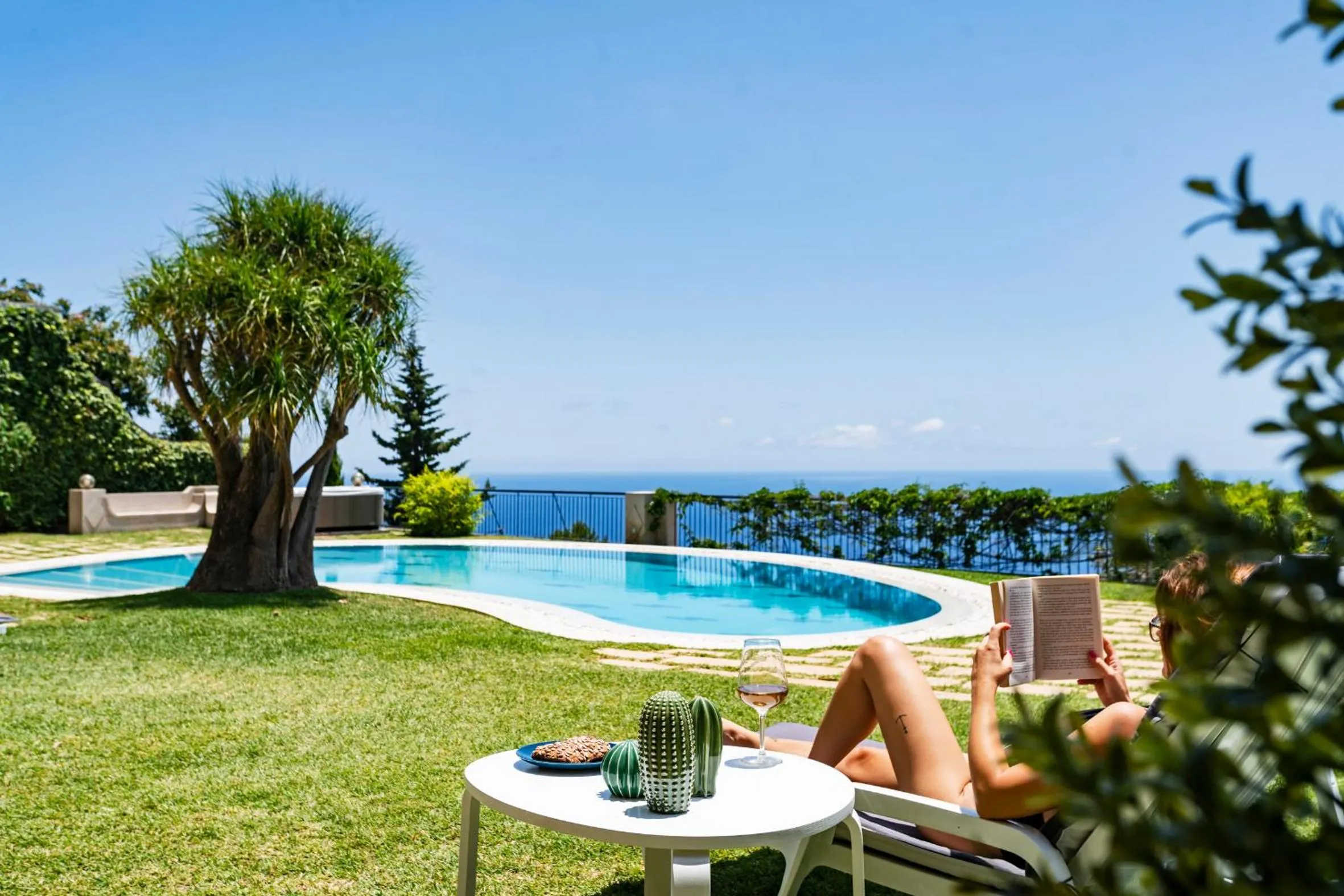 Garden in Vila Eucalipto by An Island Apart