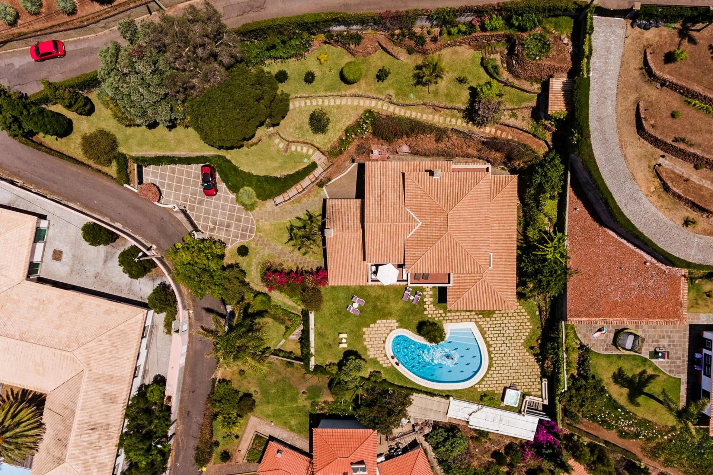 Property building in Vila Eucalipto by An Island Apart