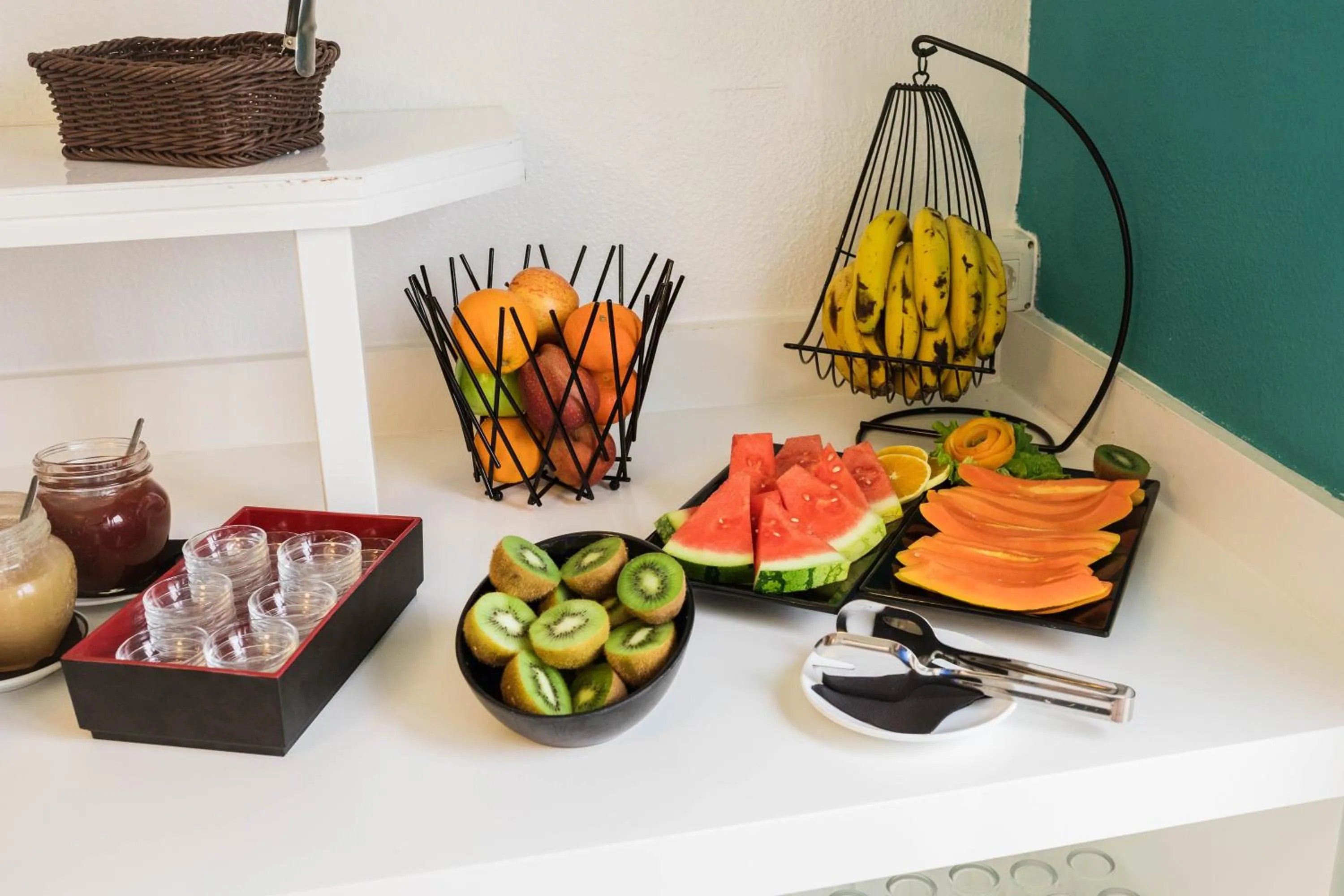 Food and drinks in Apartamentos Los Dragos del Norte