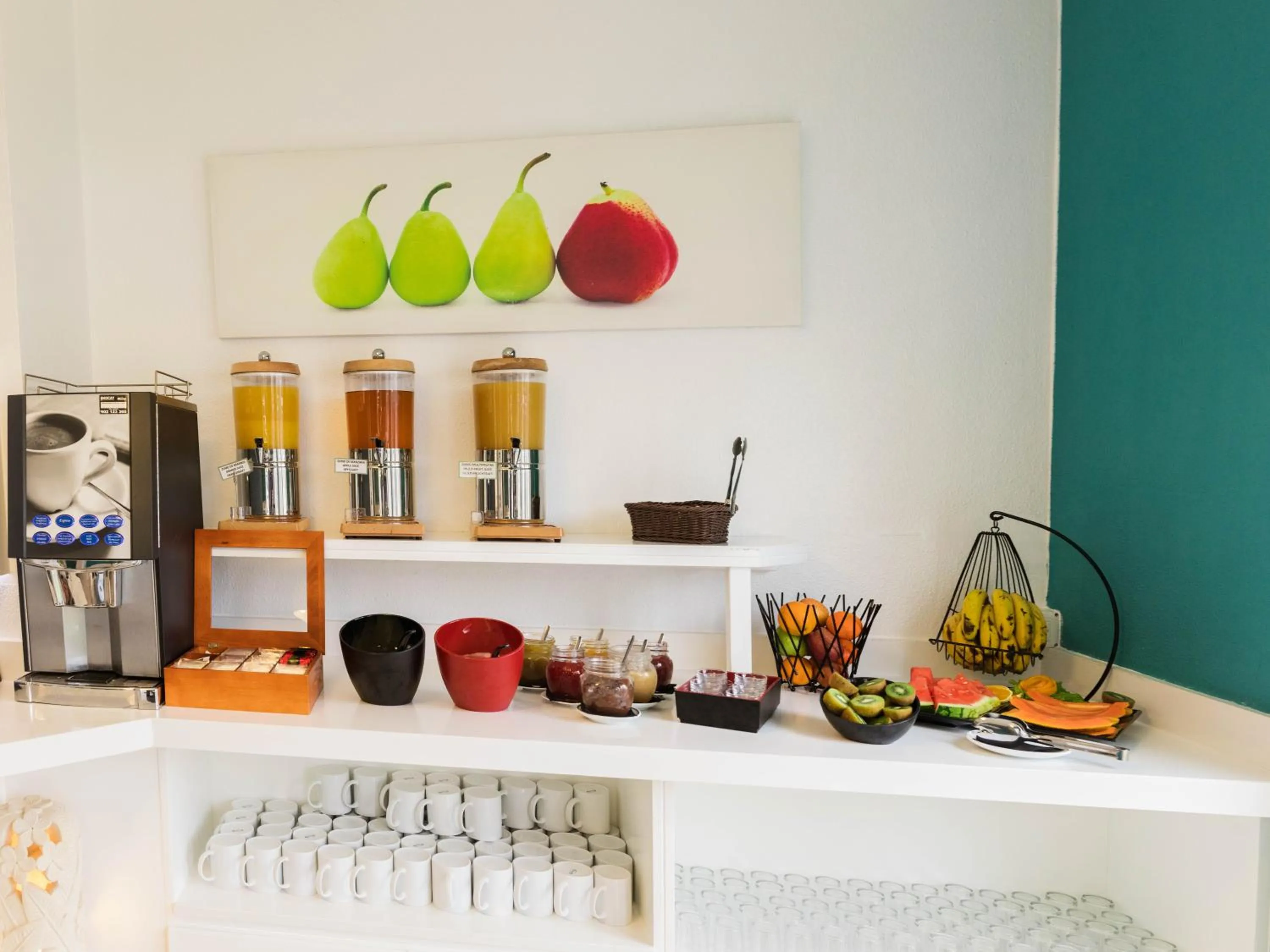 Restaurant/places to eat in Apartamentos Los Dragos del Norte