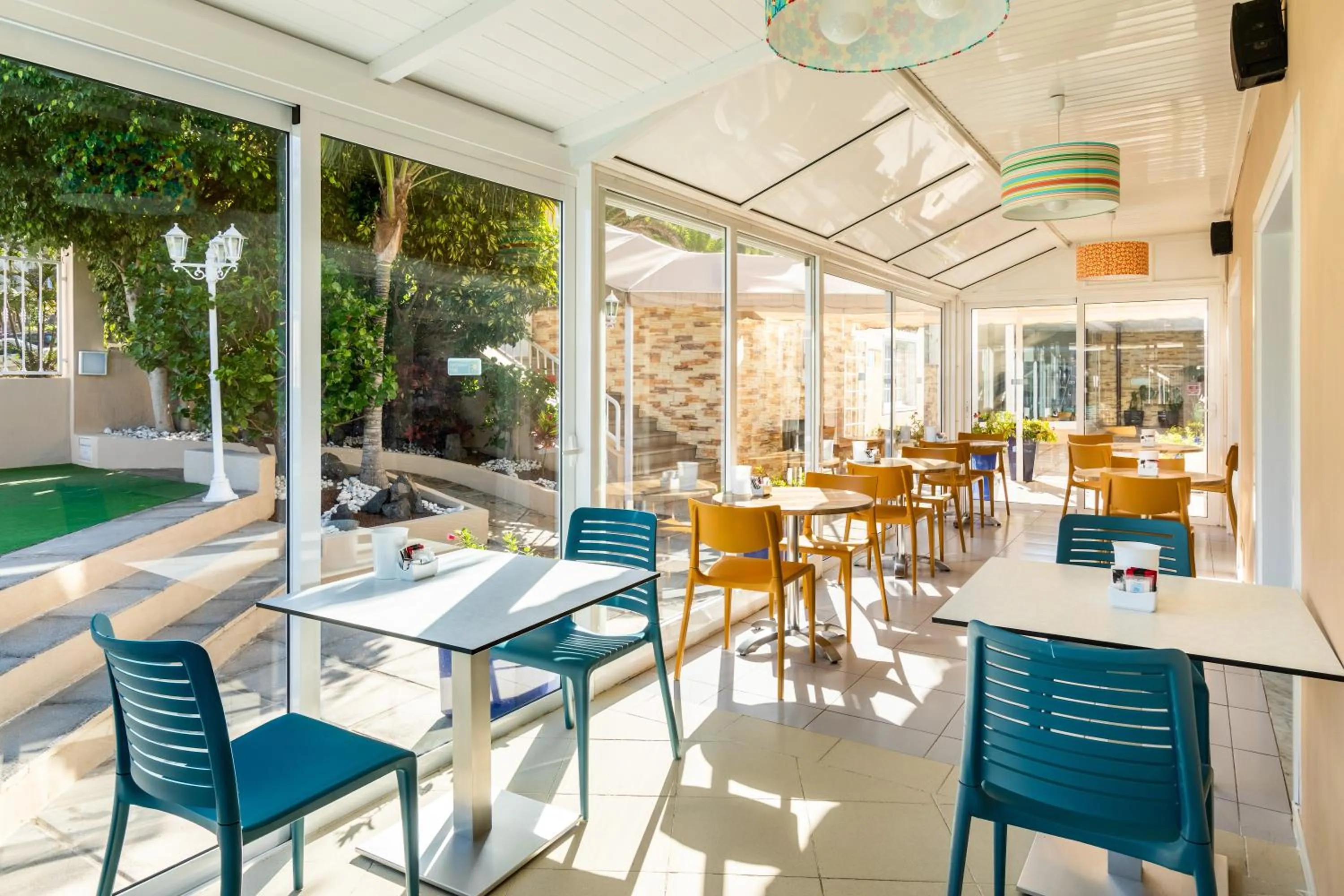 Lounge or bar in Apartamentos Los Dragos del Norte