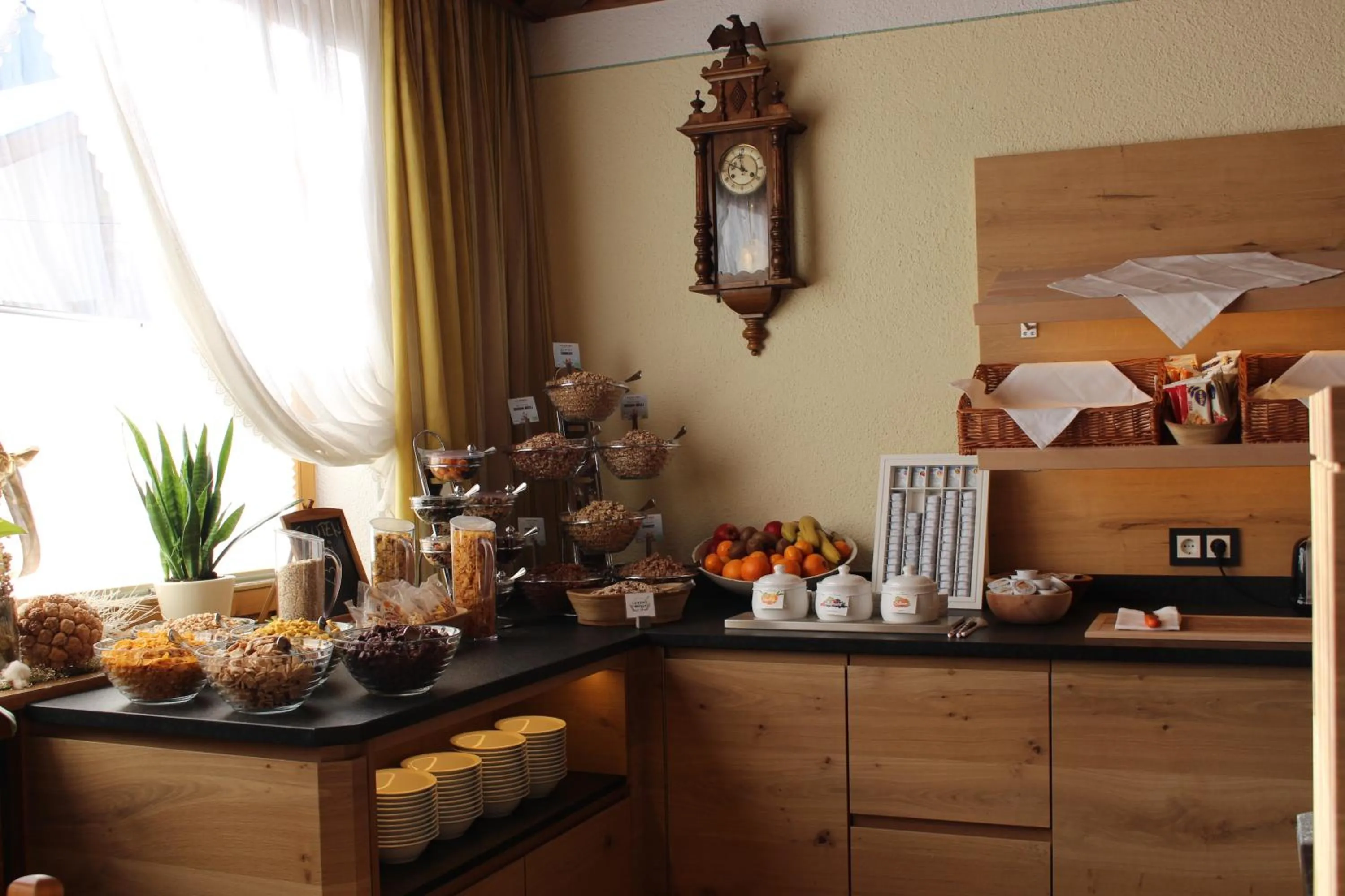 Breakfast in Hotel Garni Lawens