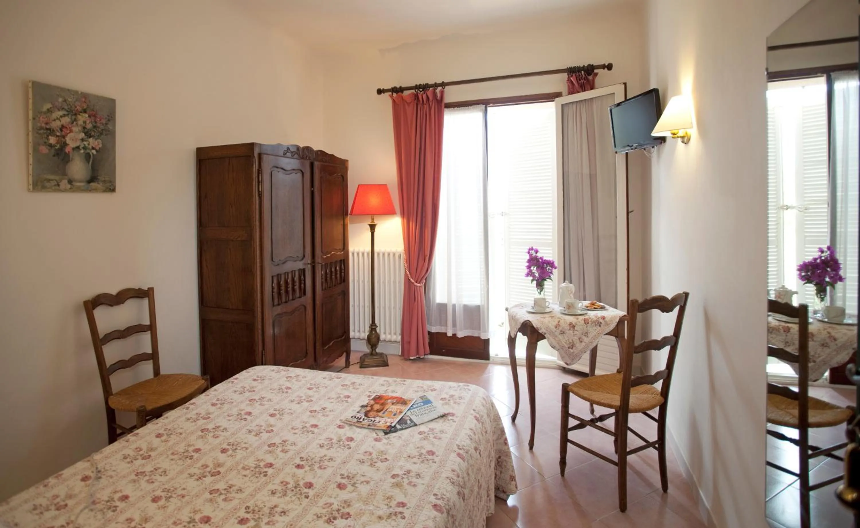 Photo of the whole room in Hotel Belle Vue