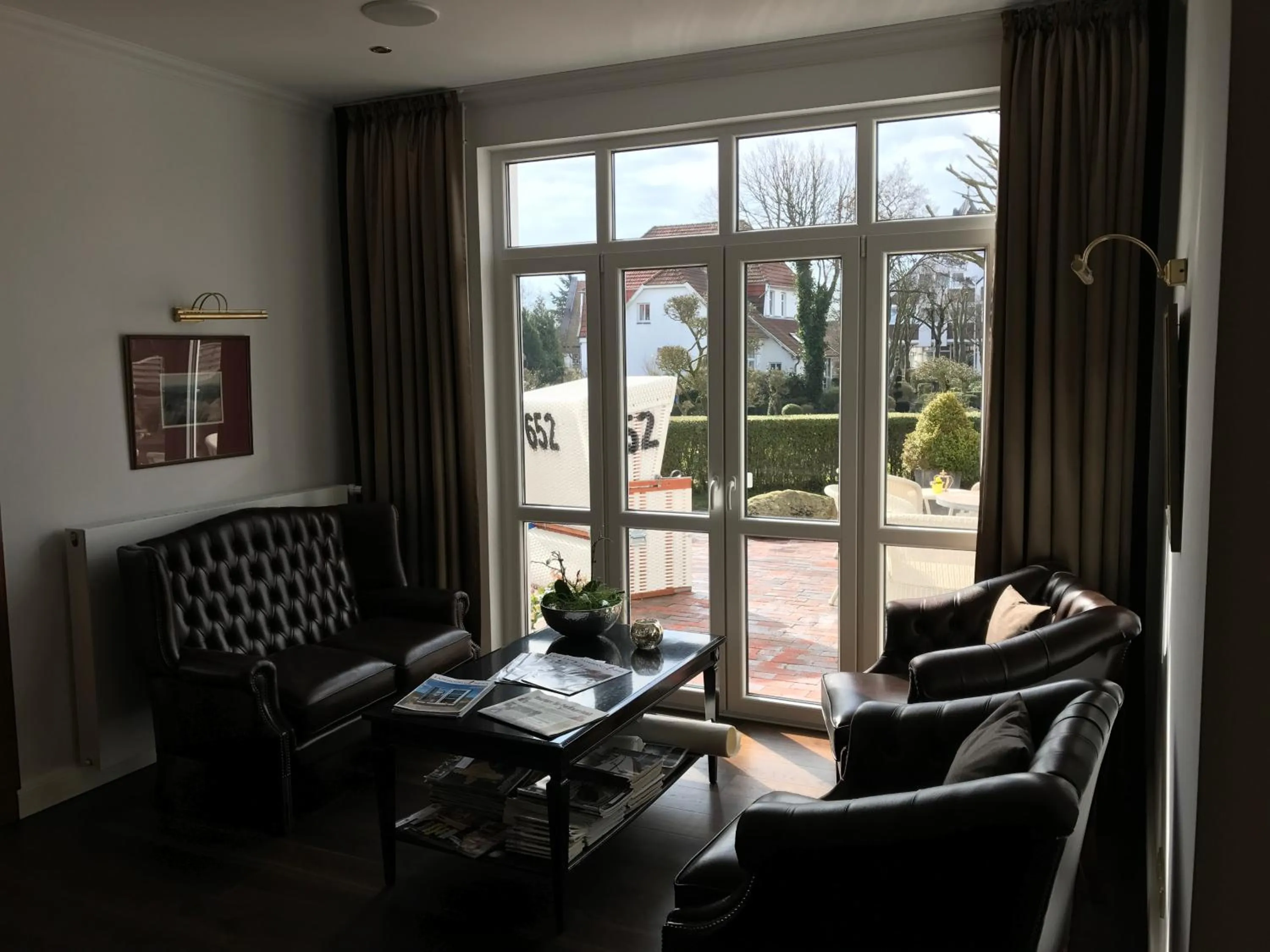 Communal lounge/ TV room in Hotel De Insulåner