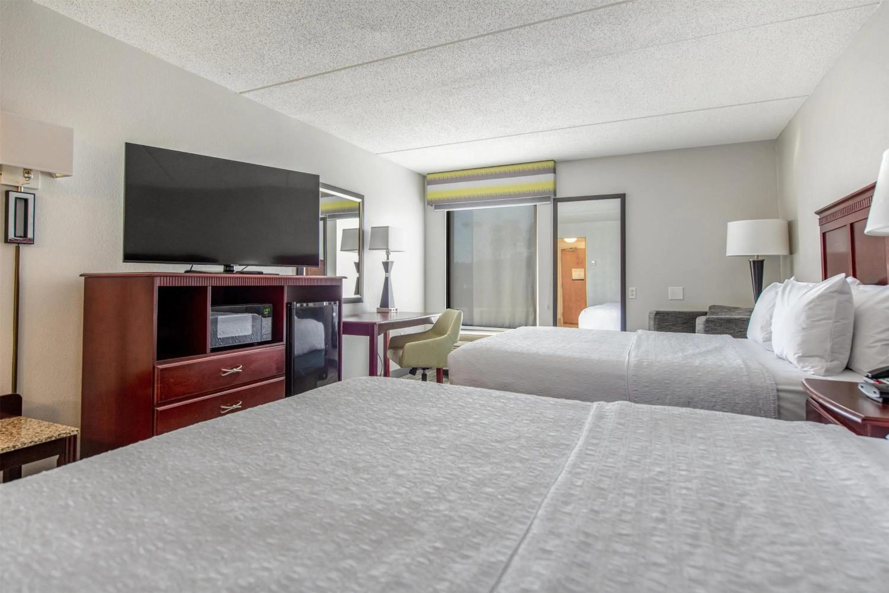 Bedroom, Bed in Hampton Inn Newport News-Yorktown