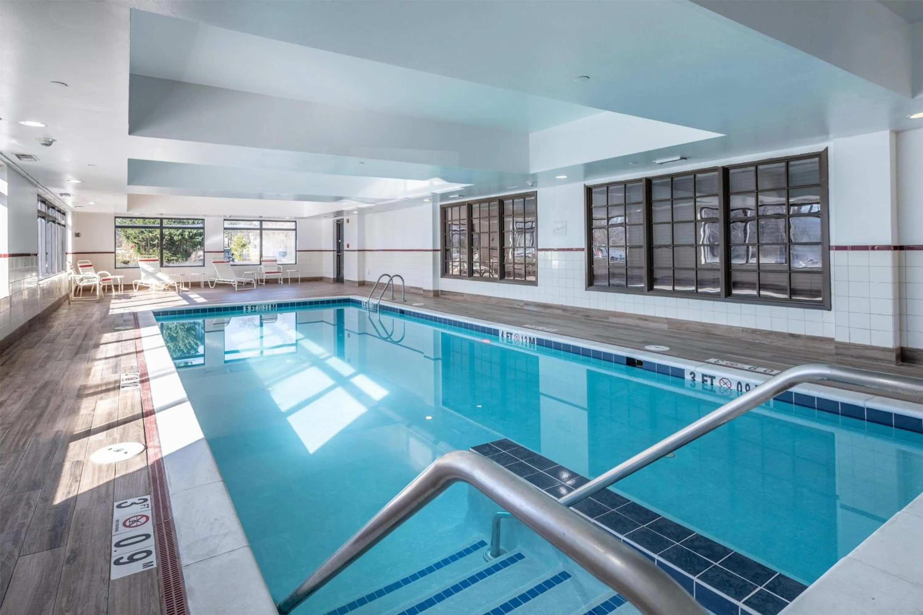 Pool view in Hampton Inn Newport News-Yorktown