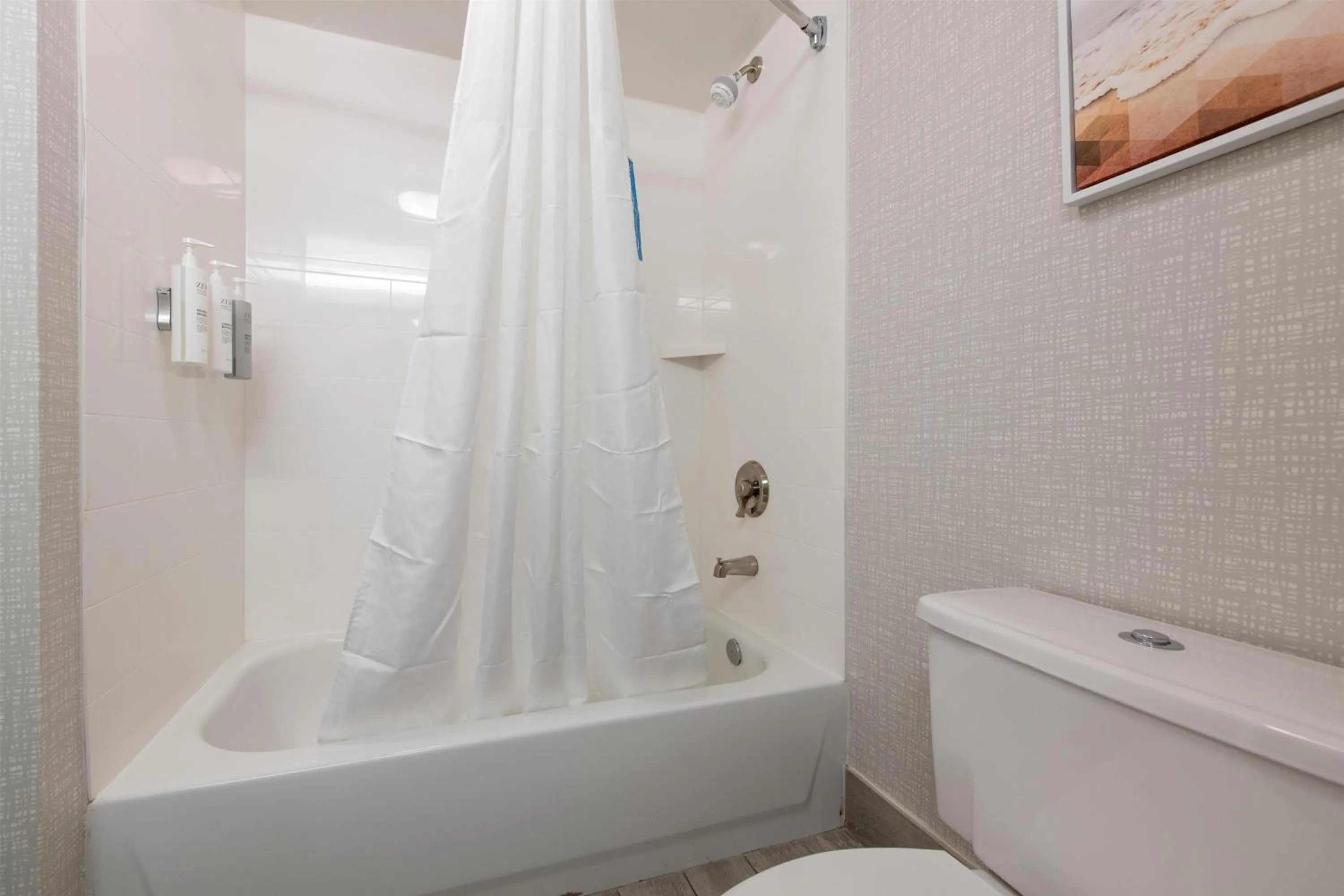 Bathroom in Hampton Inn Newport News-Yorktown