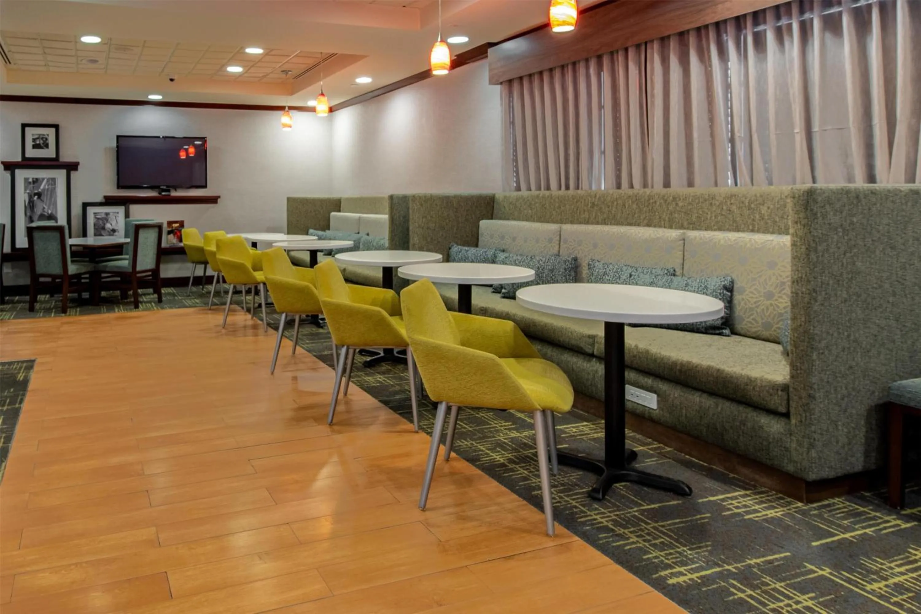 Breakfast in Hampton Inn Newport News-Yorktown