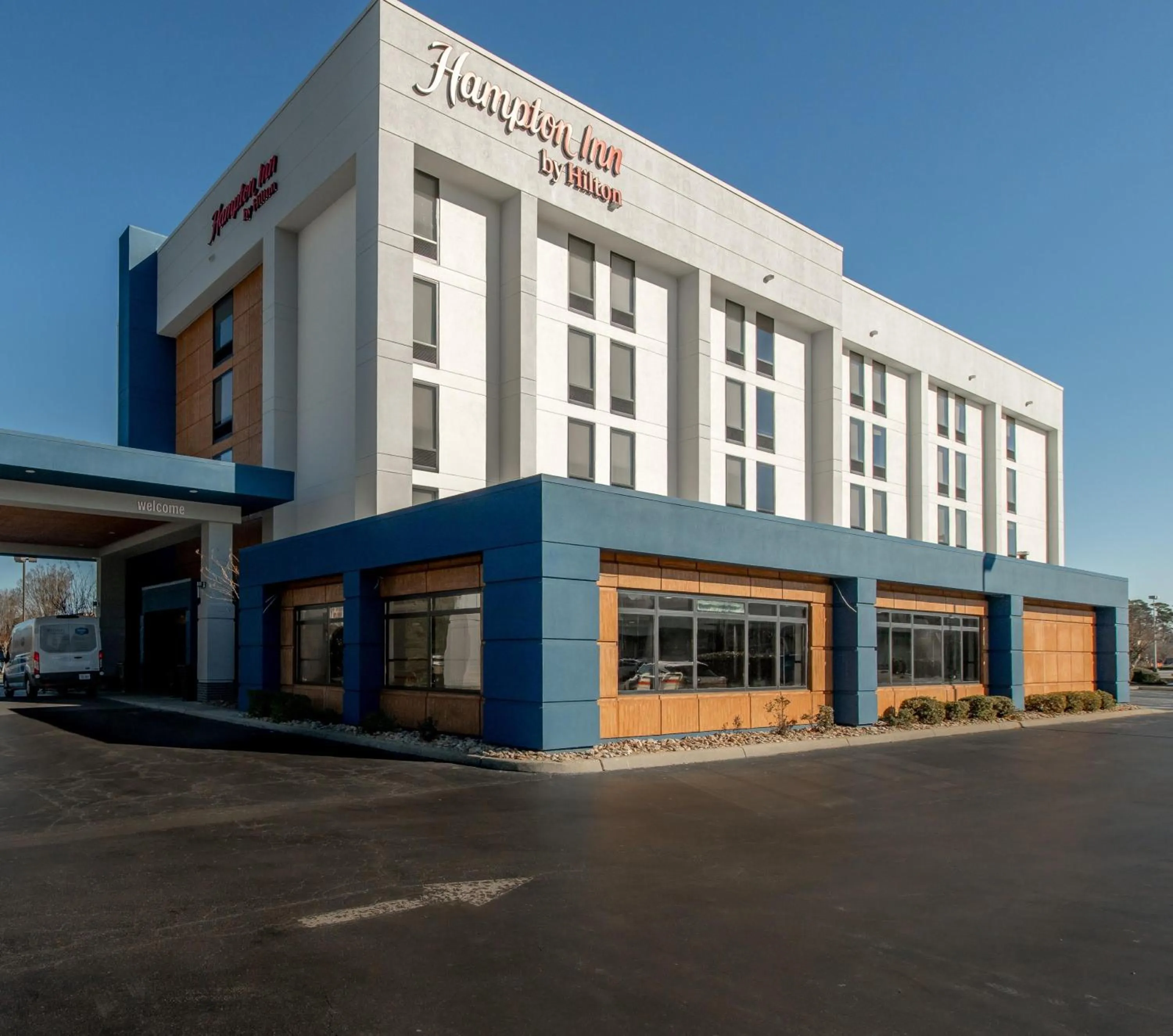 Property building in Hampton Inn Newport News-Yorktown