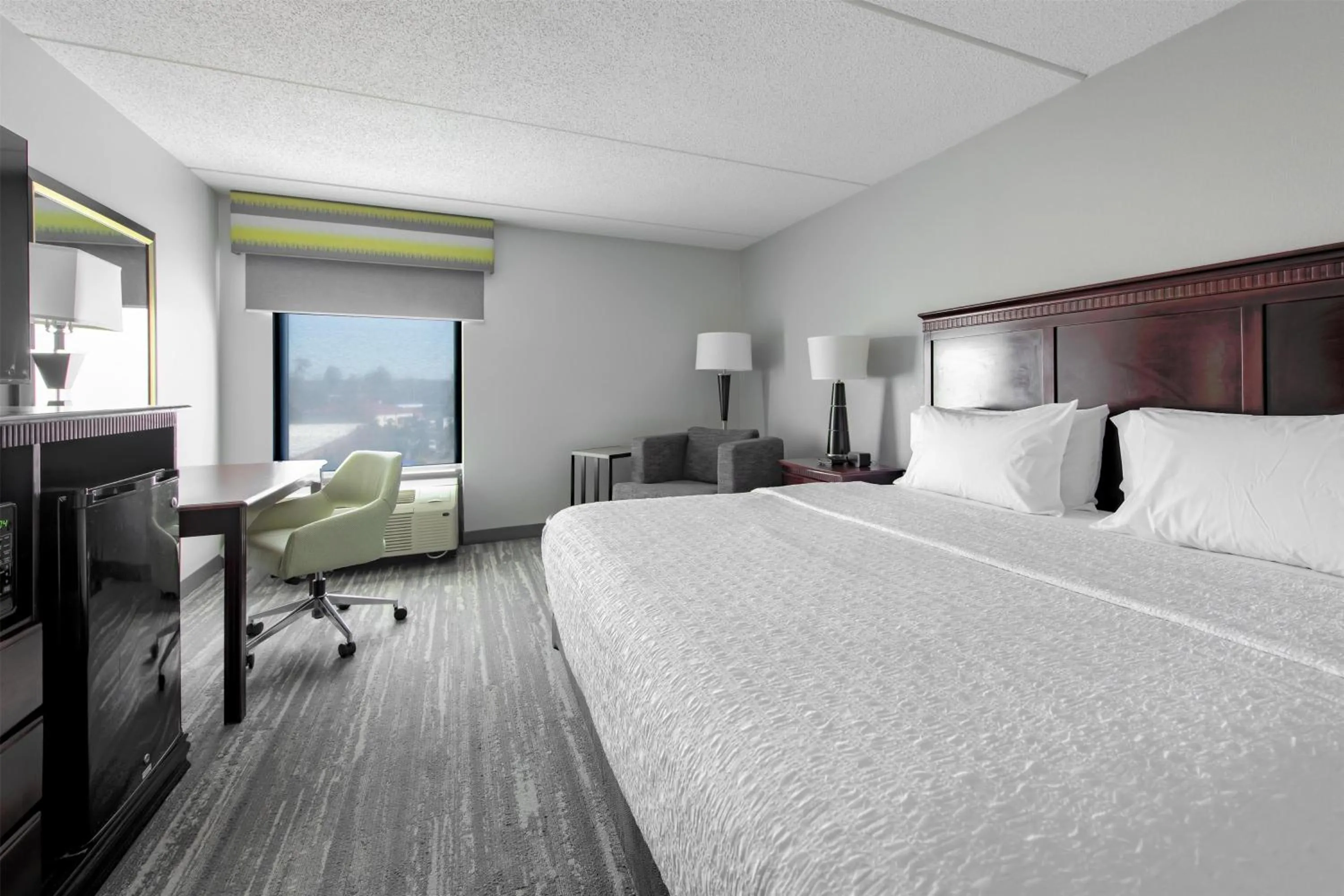 Bed in Hampton Inn Newport News-Yorktown