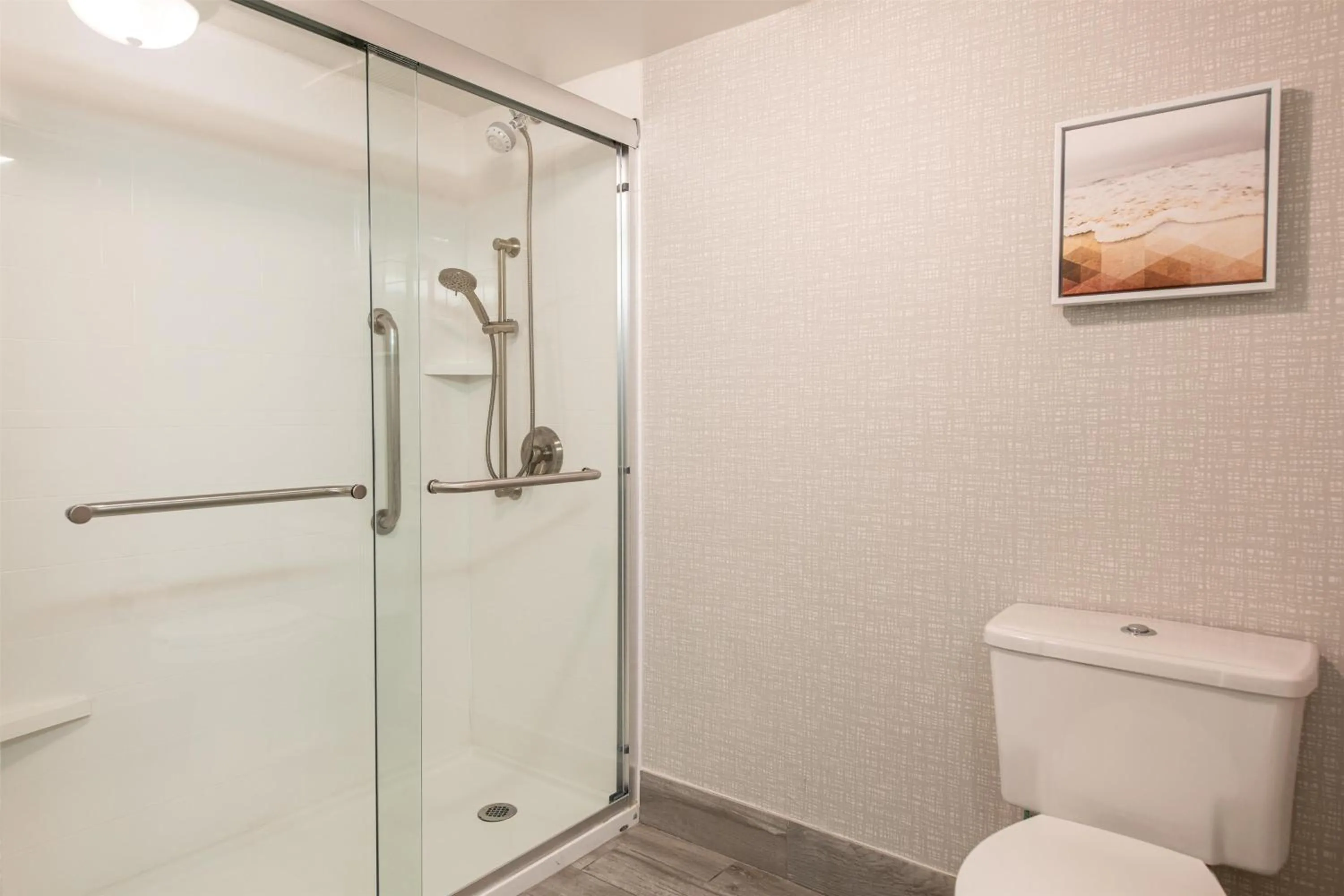 Bathroom in Hampton Inn Newport News-Yorktown