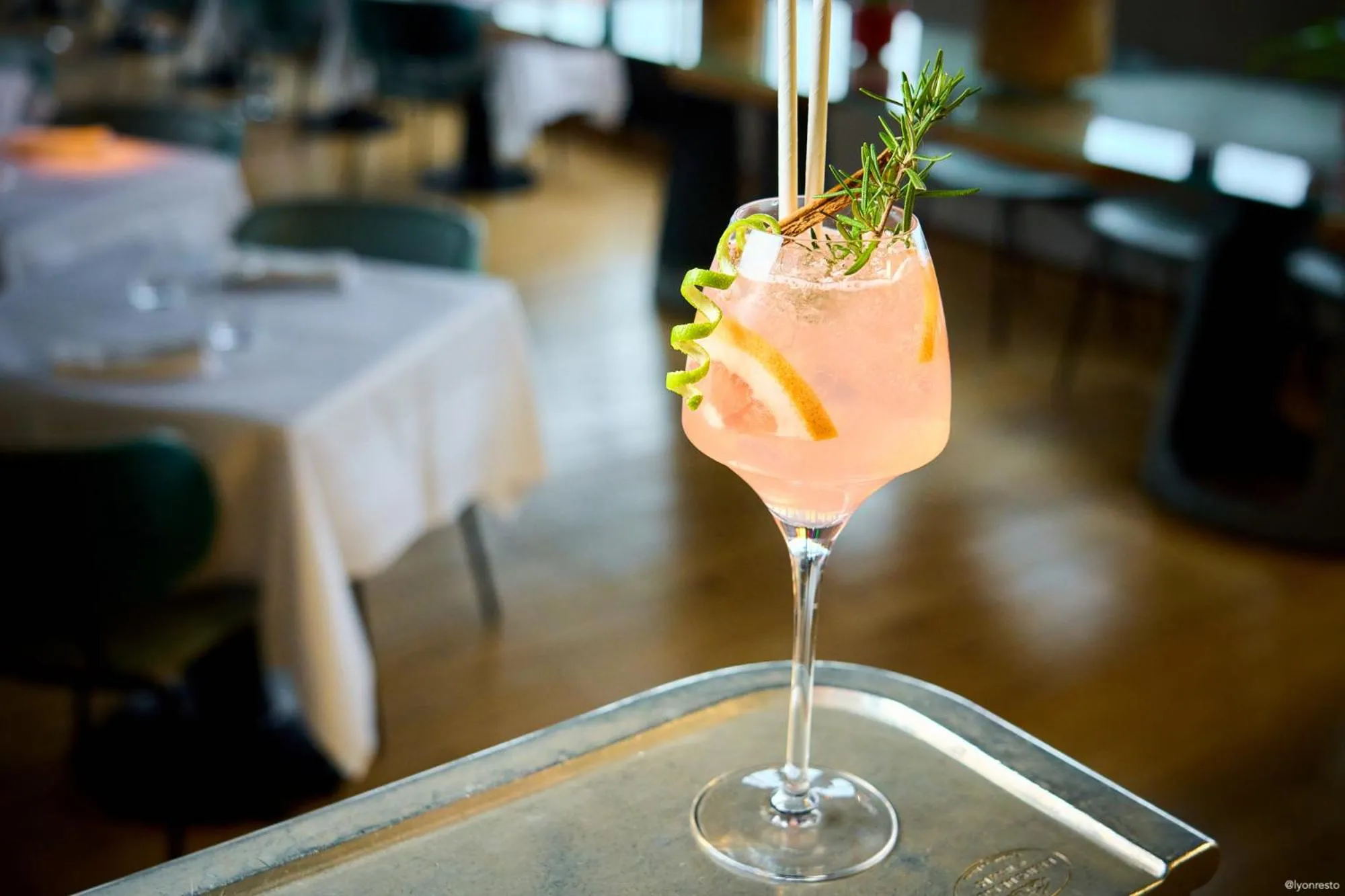 Lounge or bar in L'Ermitage Hôtel Cuisine-À-Manger