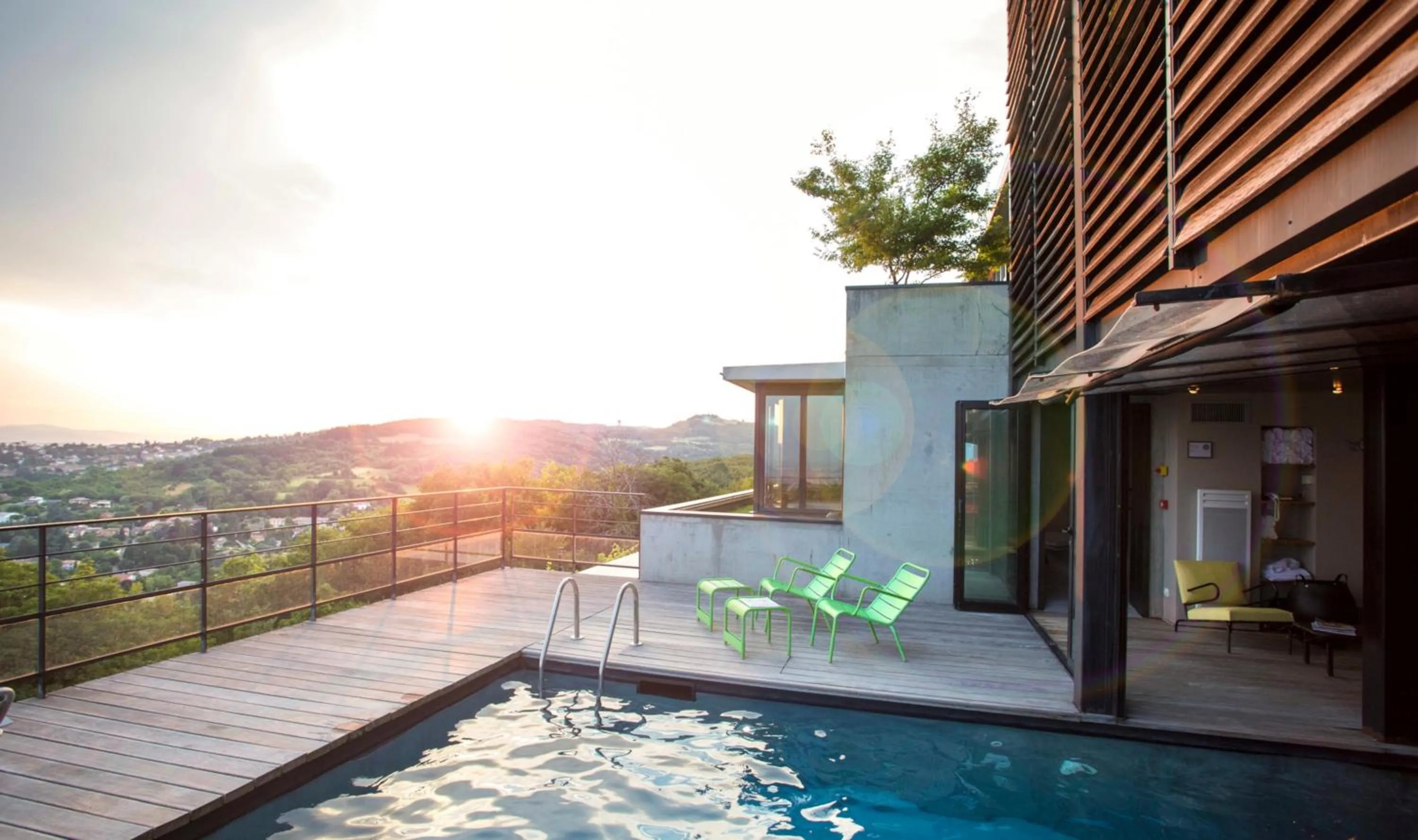 Swimming pool in L'Ermitage Hôtel Cuisine-À-Manger