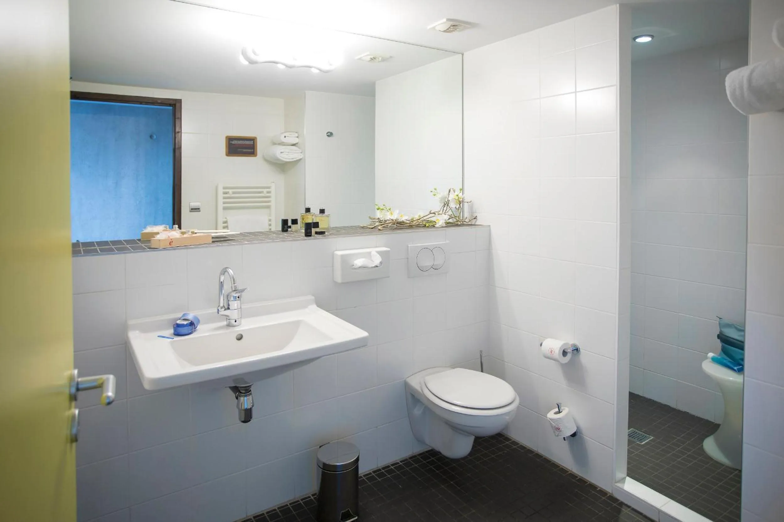 Bathroom in L'Ermitage Hôtel Cuisine-À-Manger