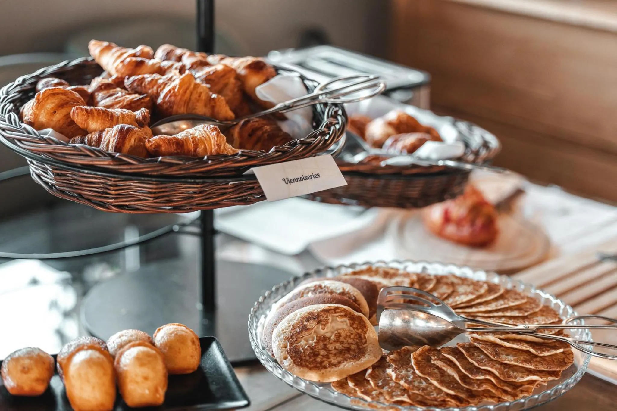 Coffee/tea facilities in L'Ermitage Hôtel Cuisine-À-Manger