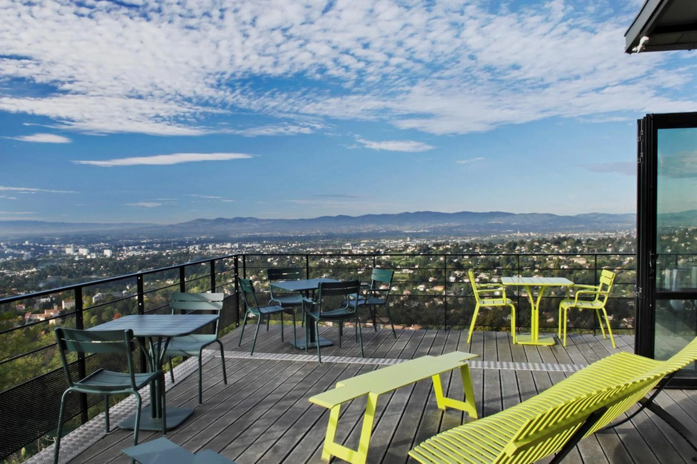 Day in L'Ermitage Hôtel Cuisine-À-Manger