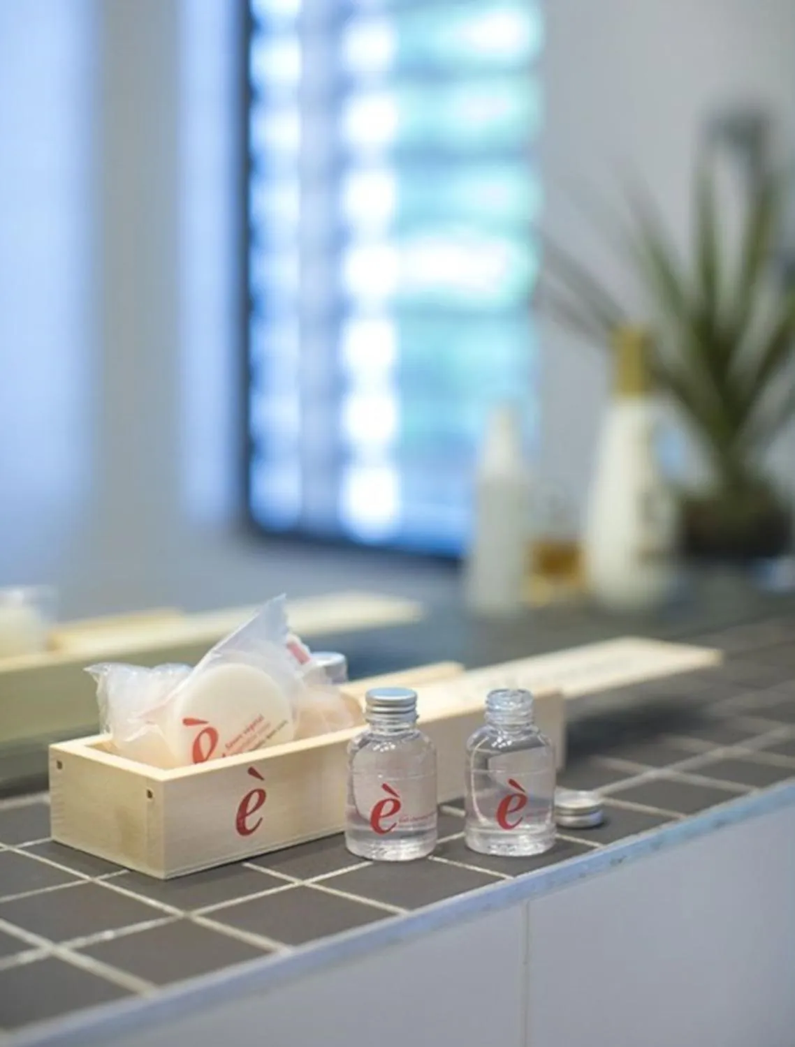 Bathroom in L'Ermitage Hôtel Cuisine-À-Manger