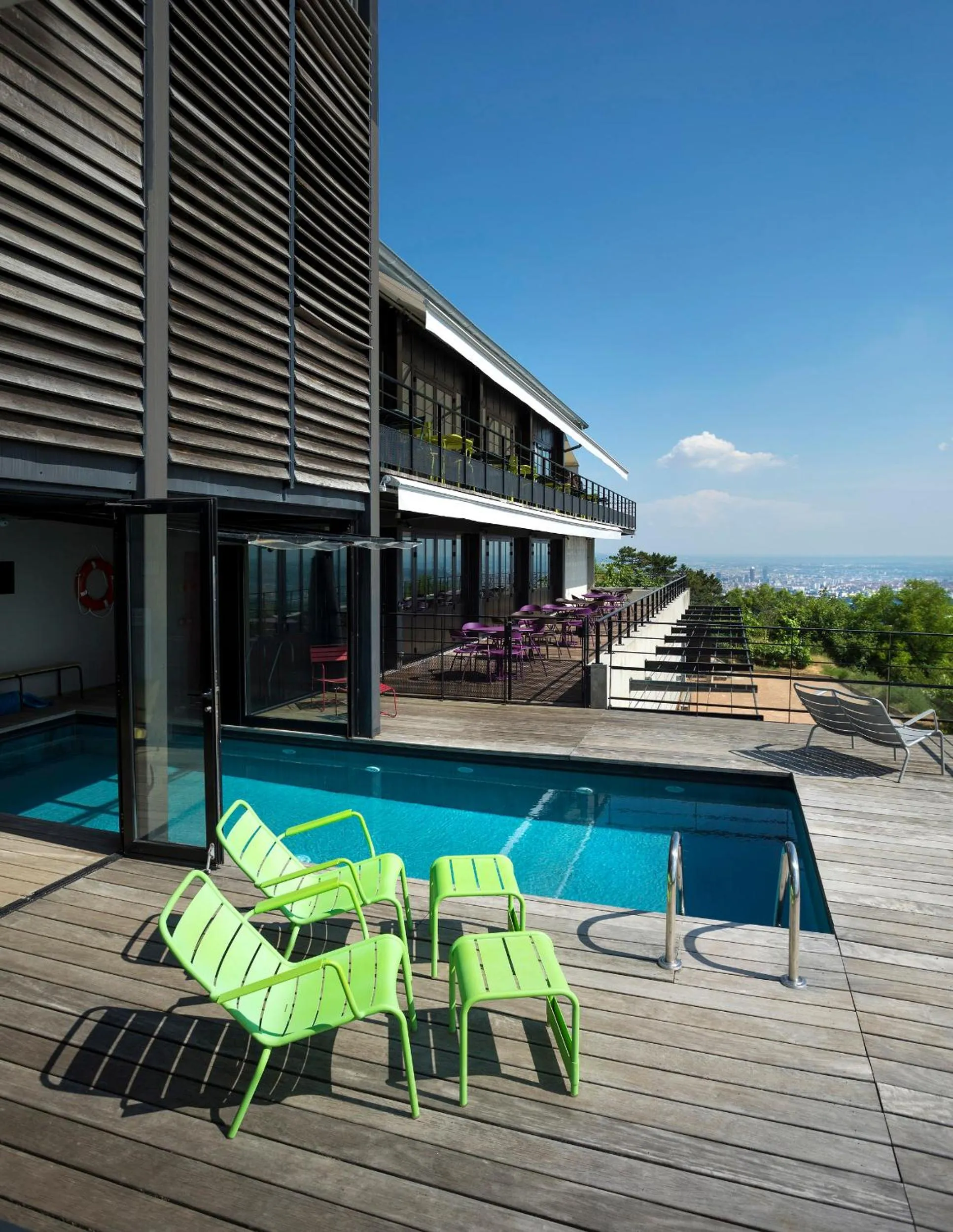 Patio in L'Ermitage Hôtel Cuisine-À-Manger