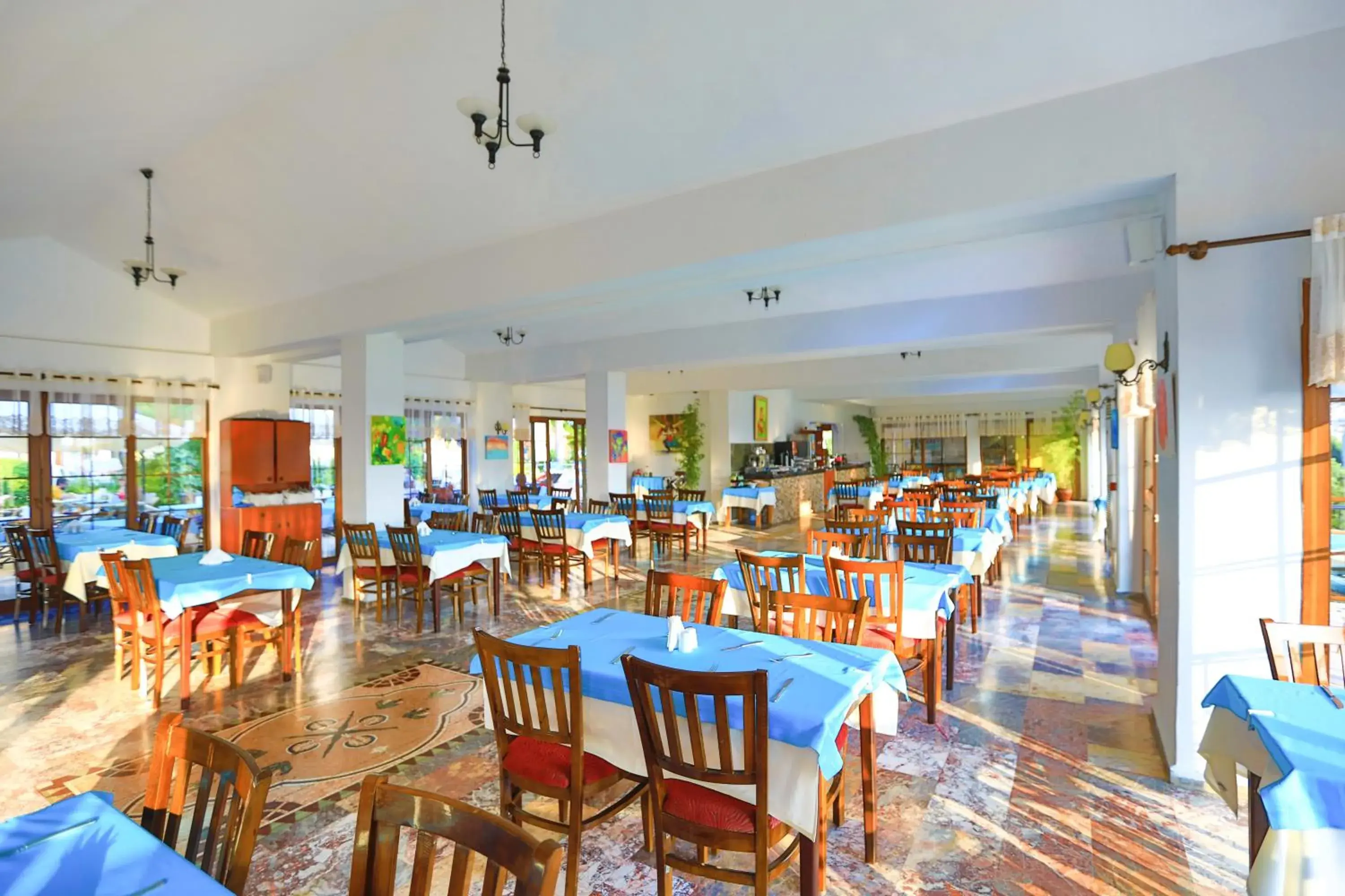 Restaurant/places to eat in Yel Holiday Resort Restaurant/places to eat in Yel Holiday Resort