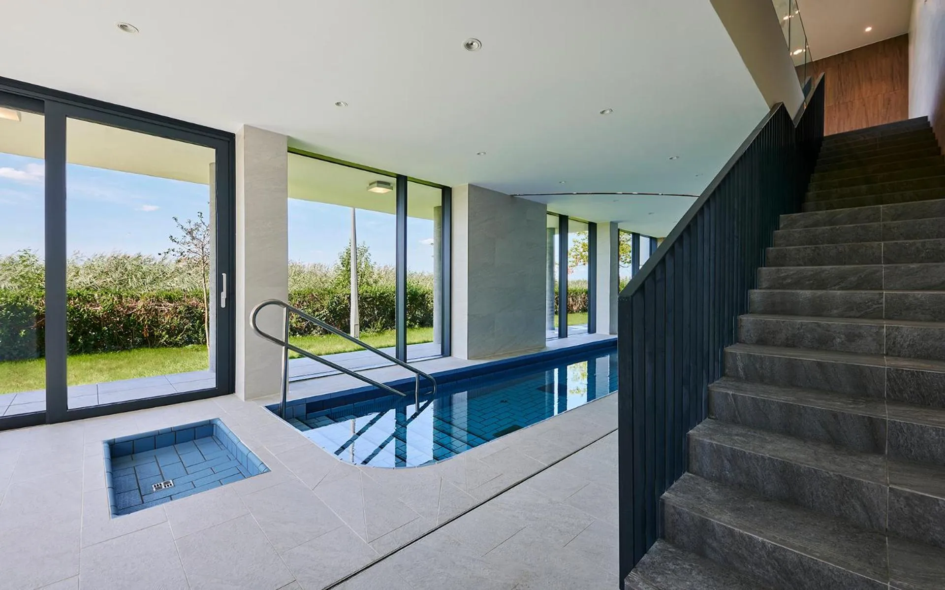 Swimming pool in Hotel OTP Balatonszemes