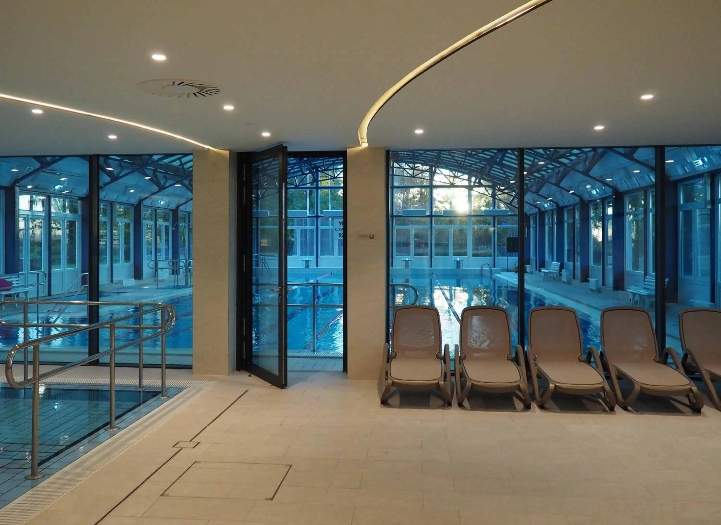 Swimming pool in Hotel OTP Balatonszemes