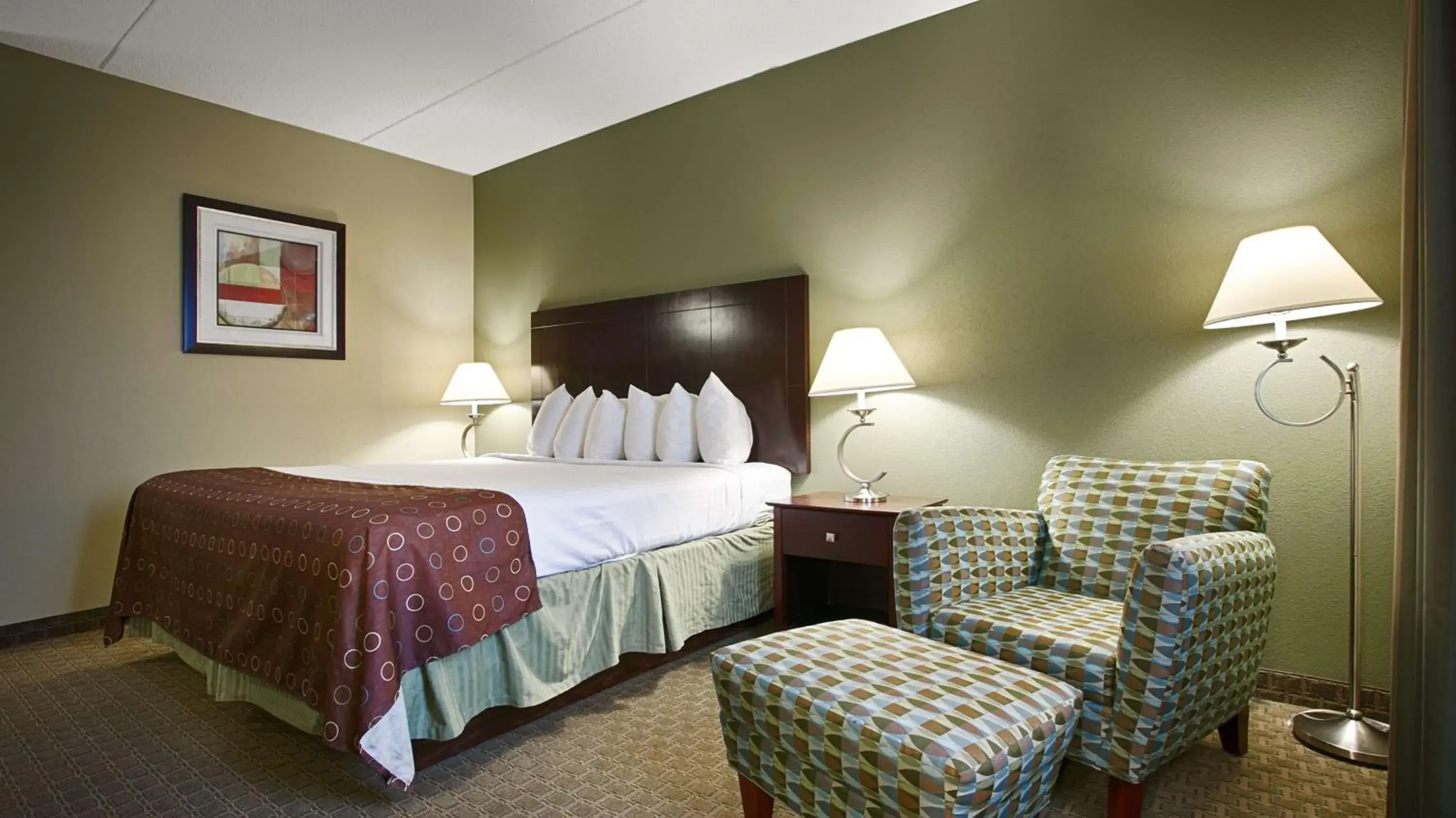 King Room in Best Western Airport Inn & Suites Cleveland King Room in Best Western Airport Inn & Suites Cleveland