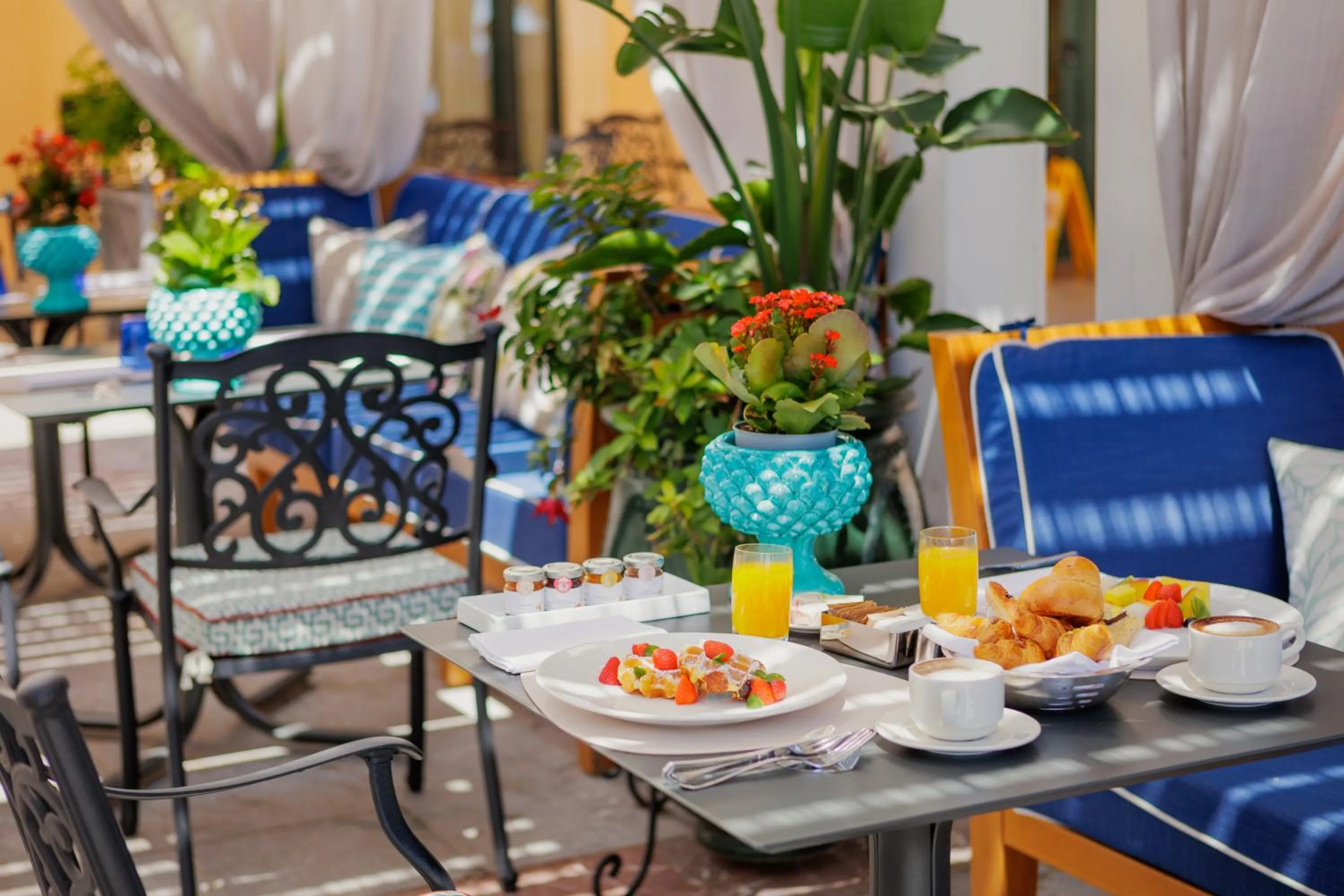 Restaurant/places to eat in Grand Hotel San Pietro Taormina