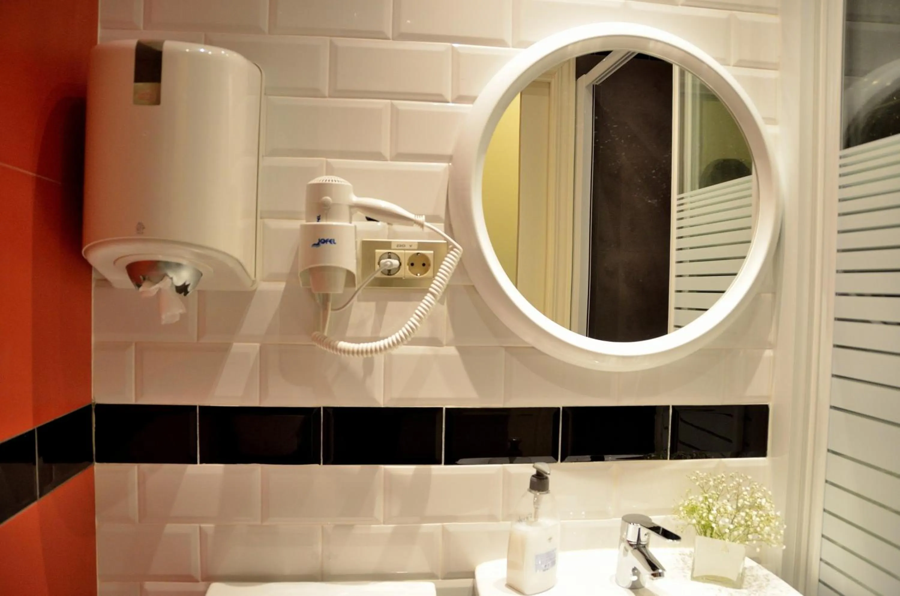 Bathroom in Far Home Plaza Mayor