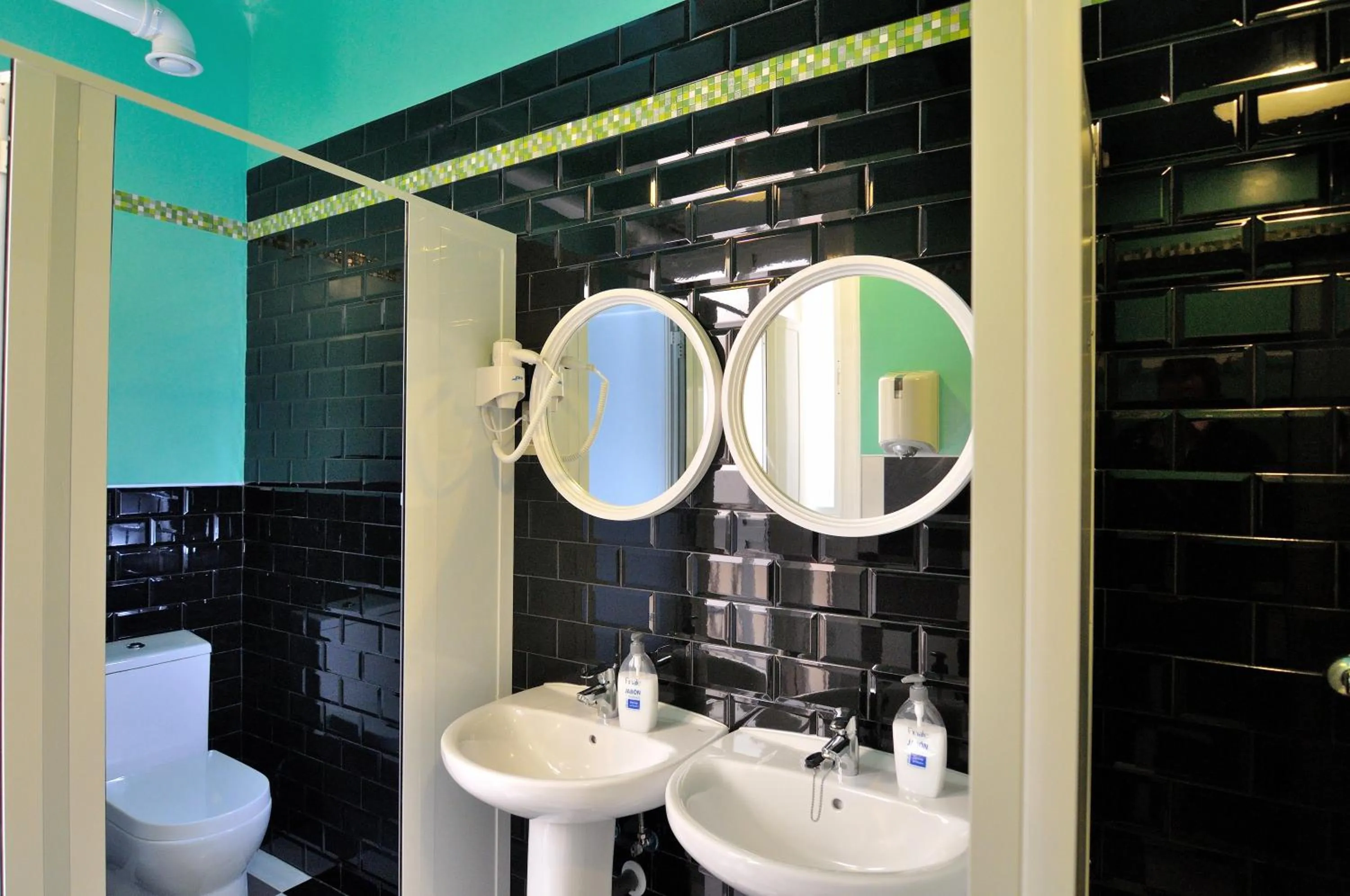 Bathroom in Far Home Plaza Mayor