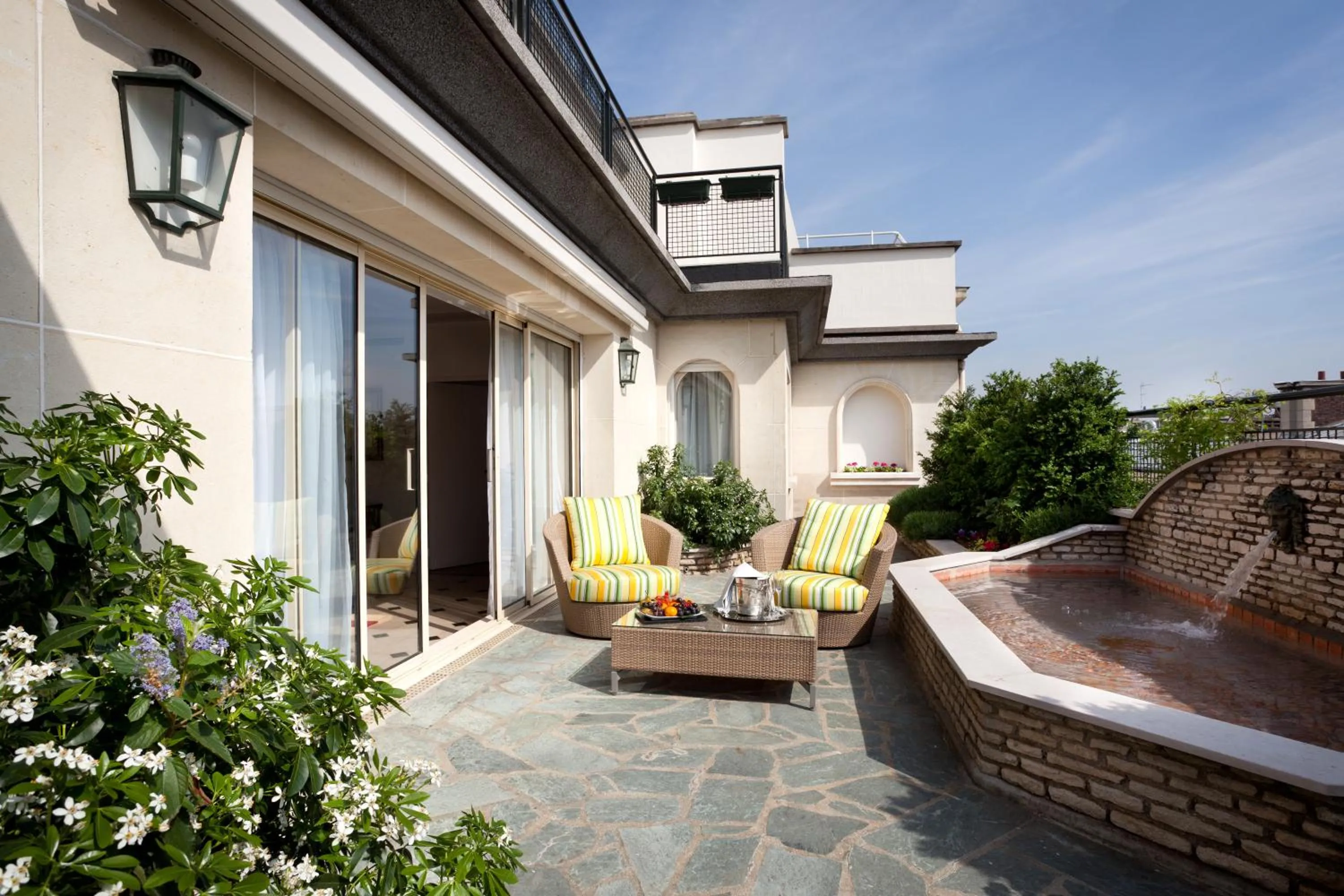 Patio in Majestic Apartments Champs Elysées
