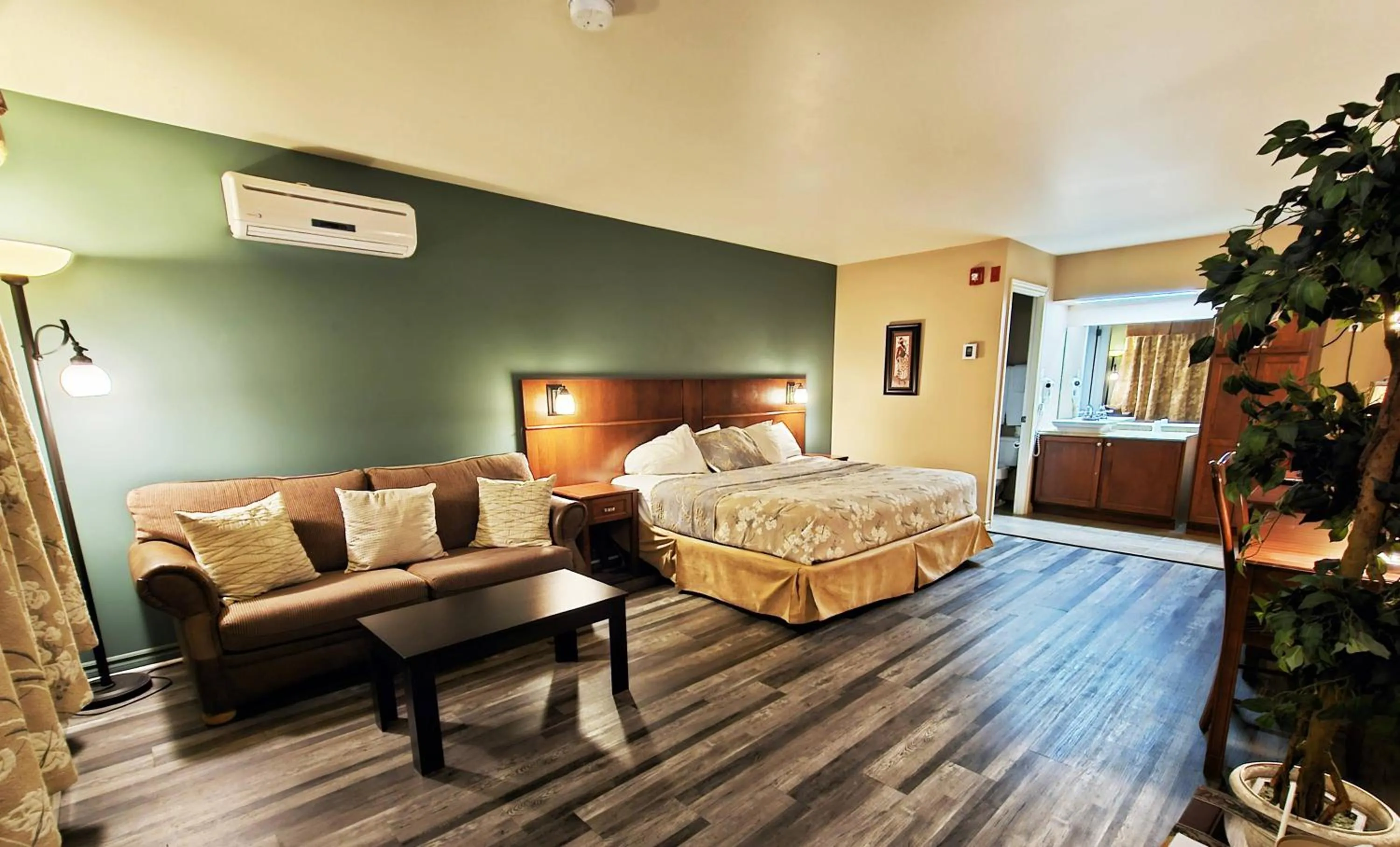 Bed in Hotel-Motel Drummond