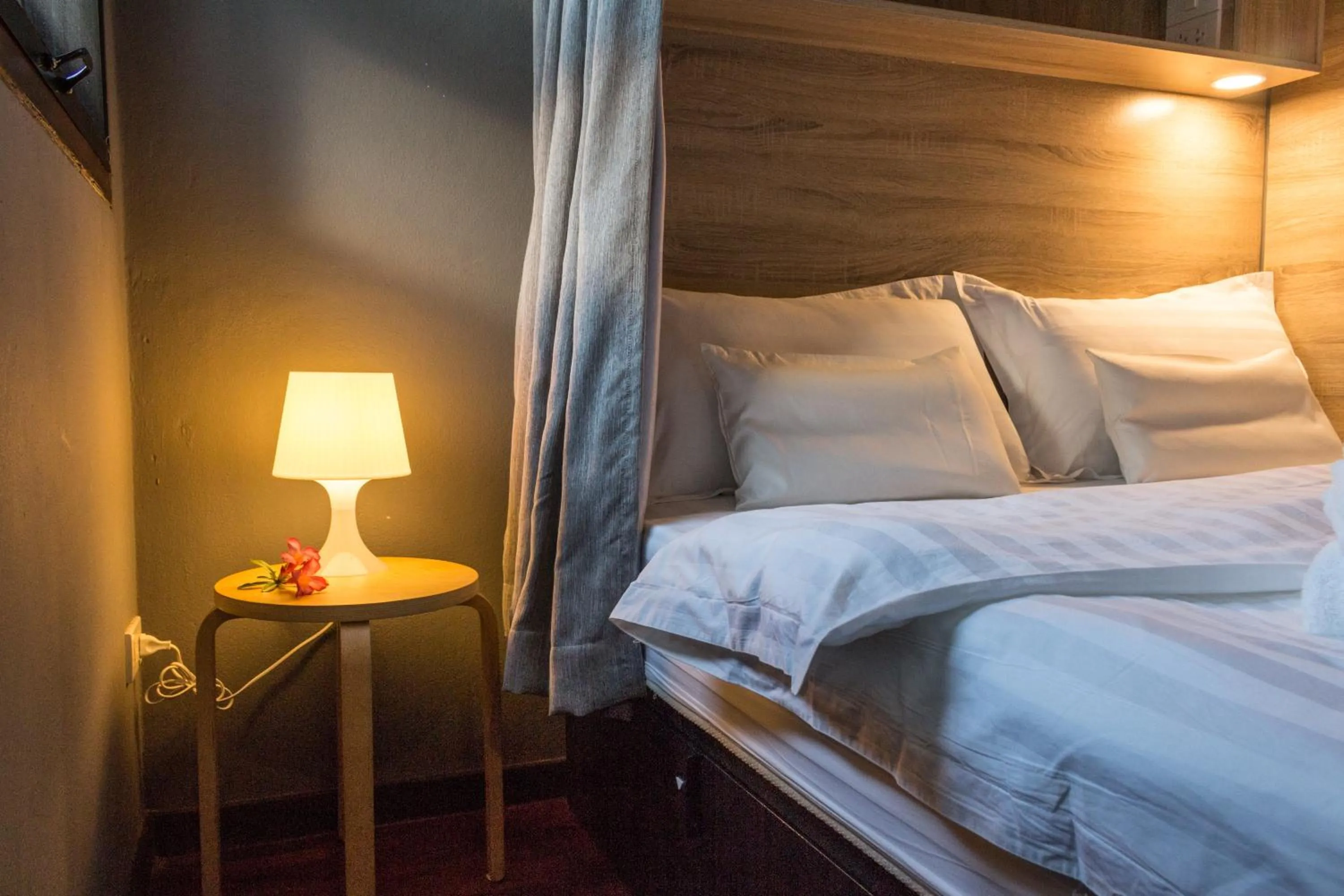 Bed in To Bed Poshtel