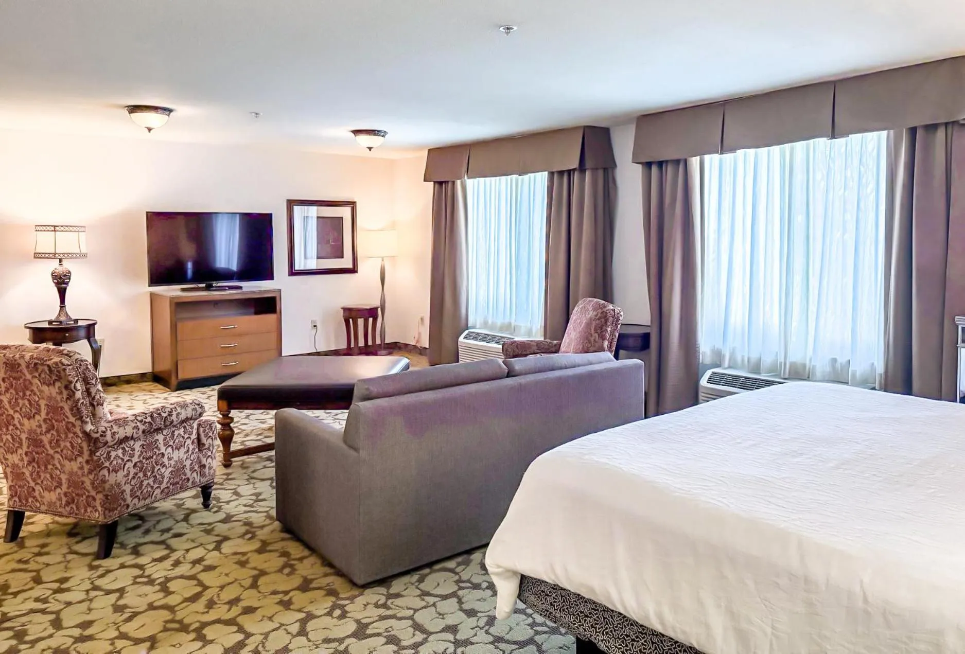 Bedroom, Bed in Hilton Garden Inn Gilroy