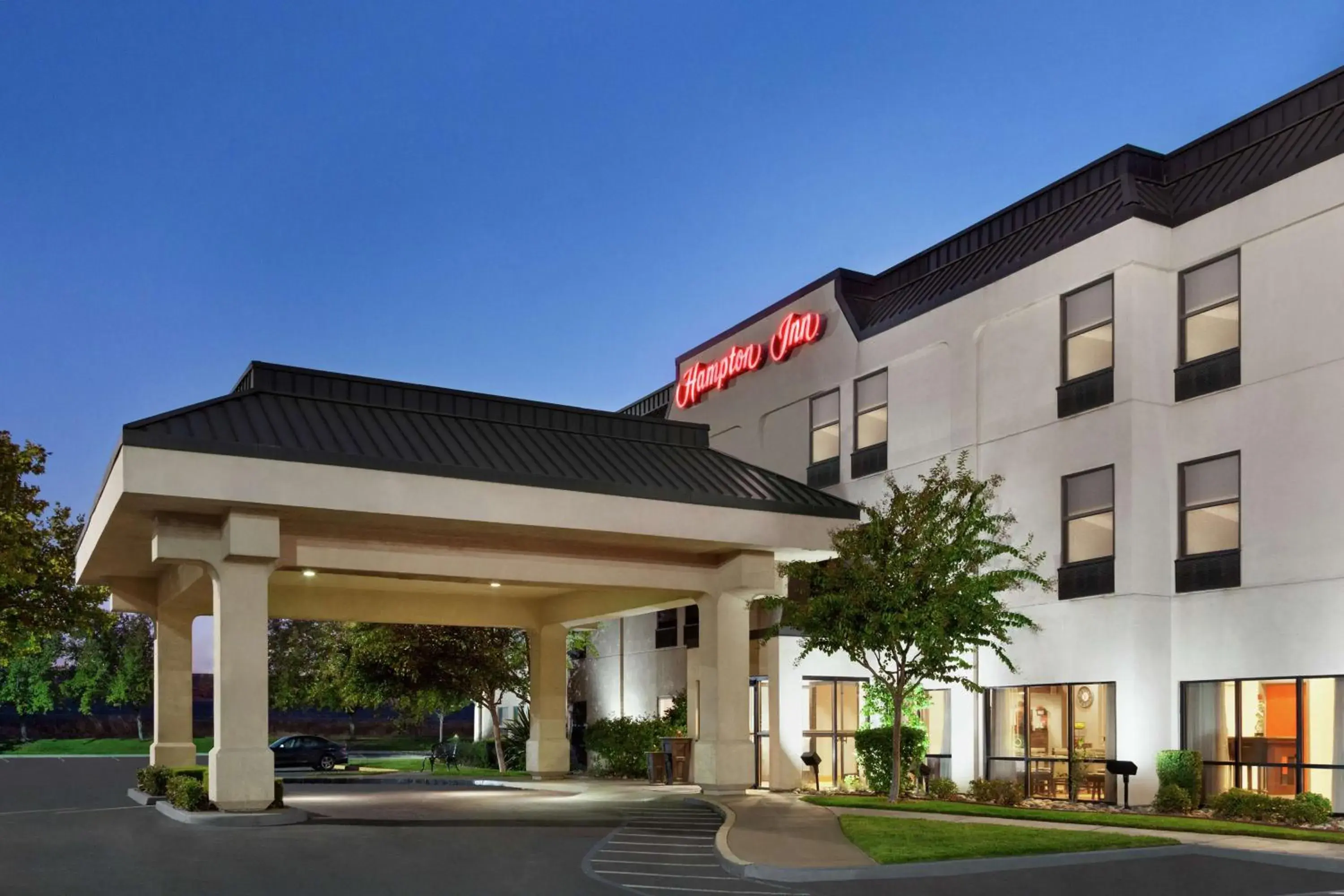 Property building in Hampton Inn Tracy Property building in Hampton Inn Tracy