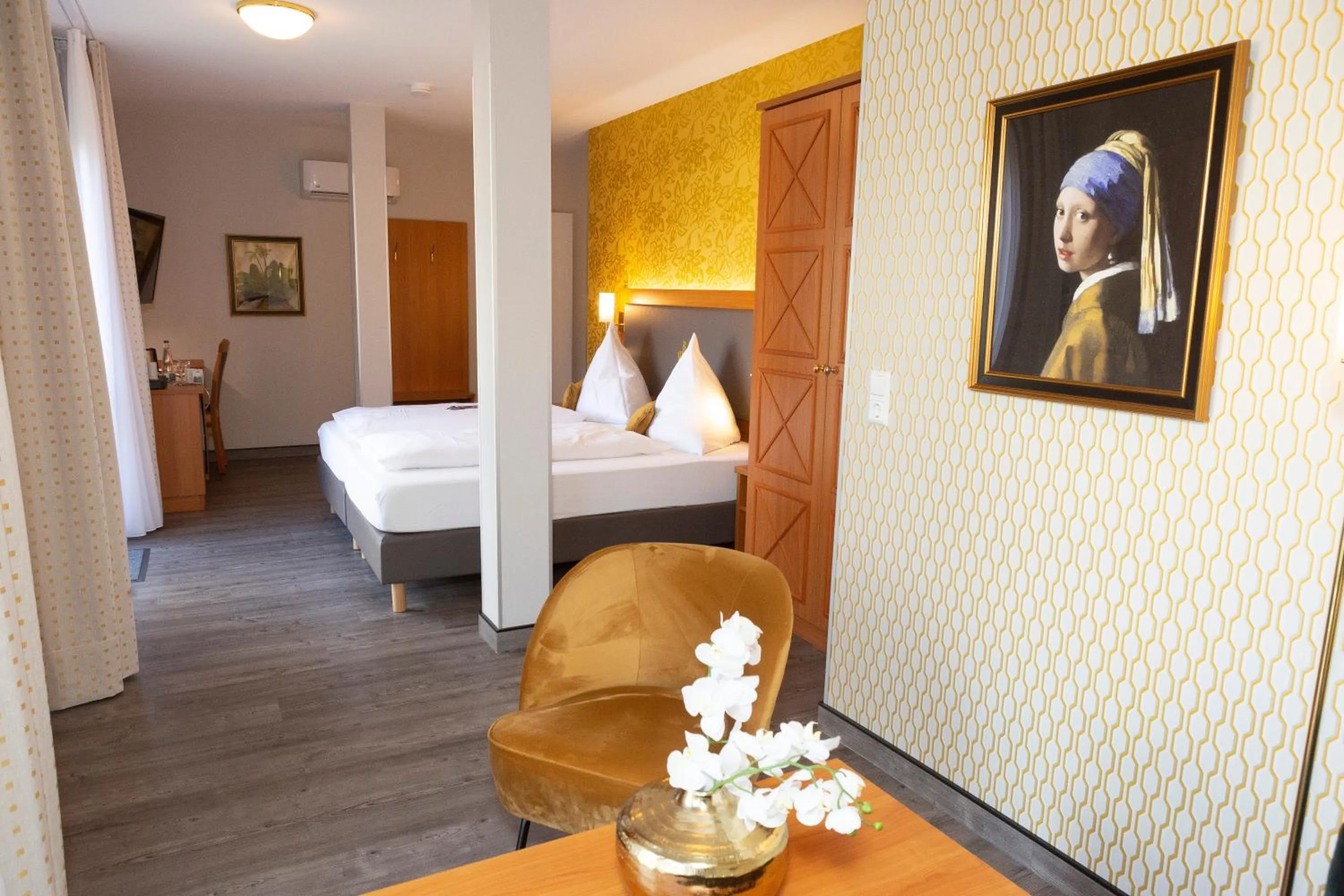 Photo of the whole room, Bed in Hotel Alexa