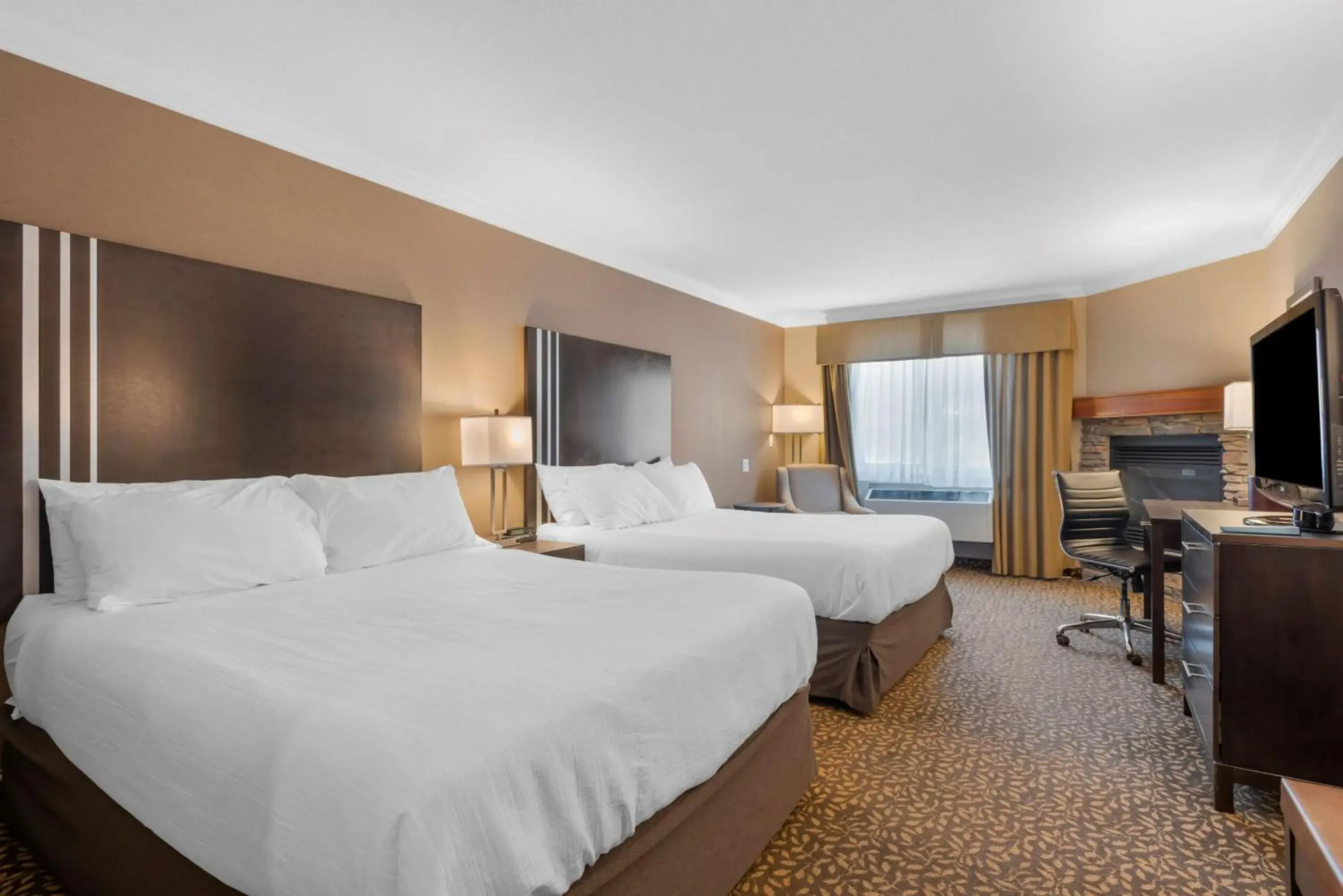 Bedroom, Bed in Best Western Plus Fernie Mountain Lodge Bedroom, Bed in Best Western Plus Fernie Mountain Lodge