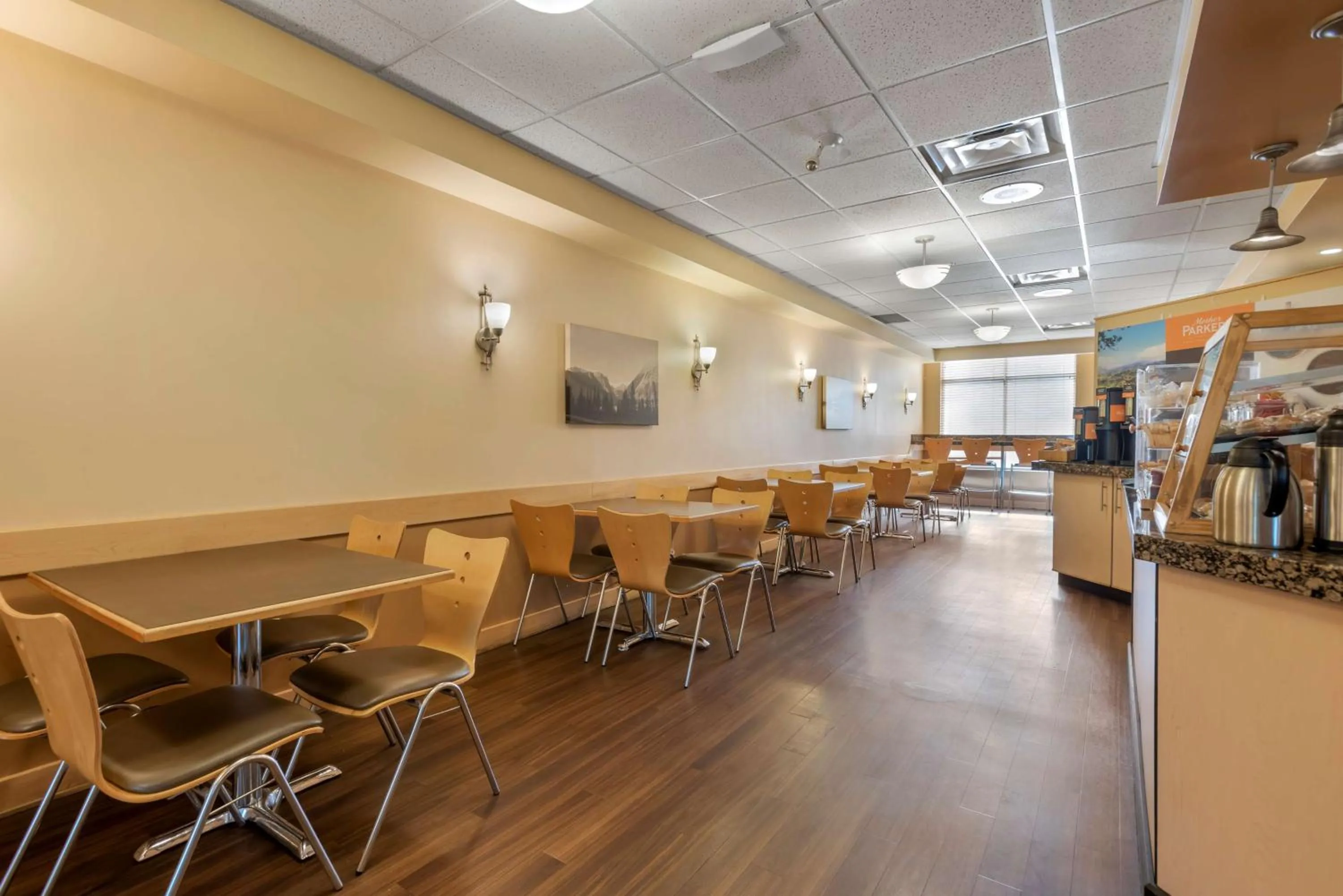 Breakfast in Best Western Plus Fernie Mountain Lodge