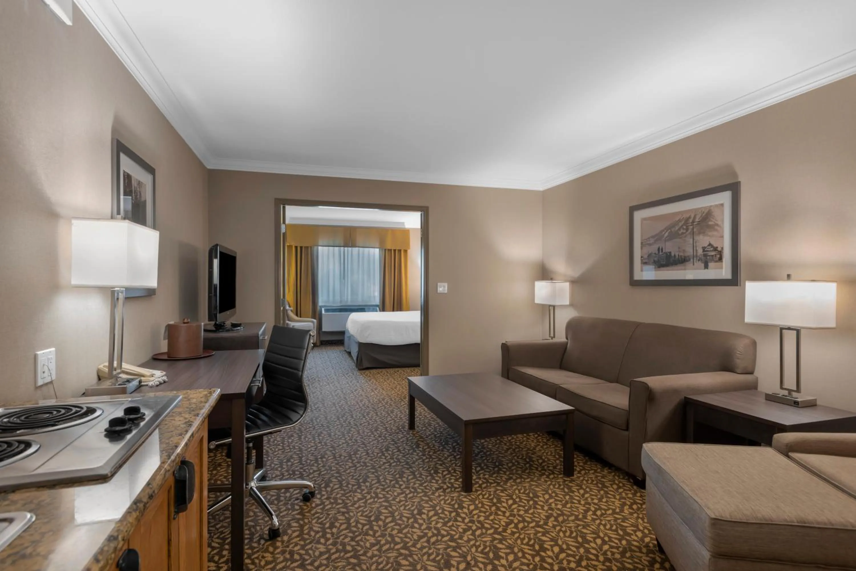 Bedroom in Best Western Plus Fernie Mountain Lodge