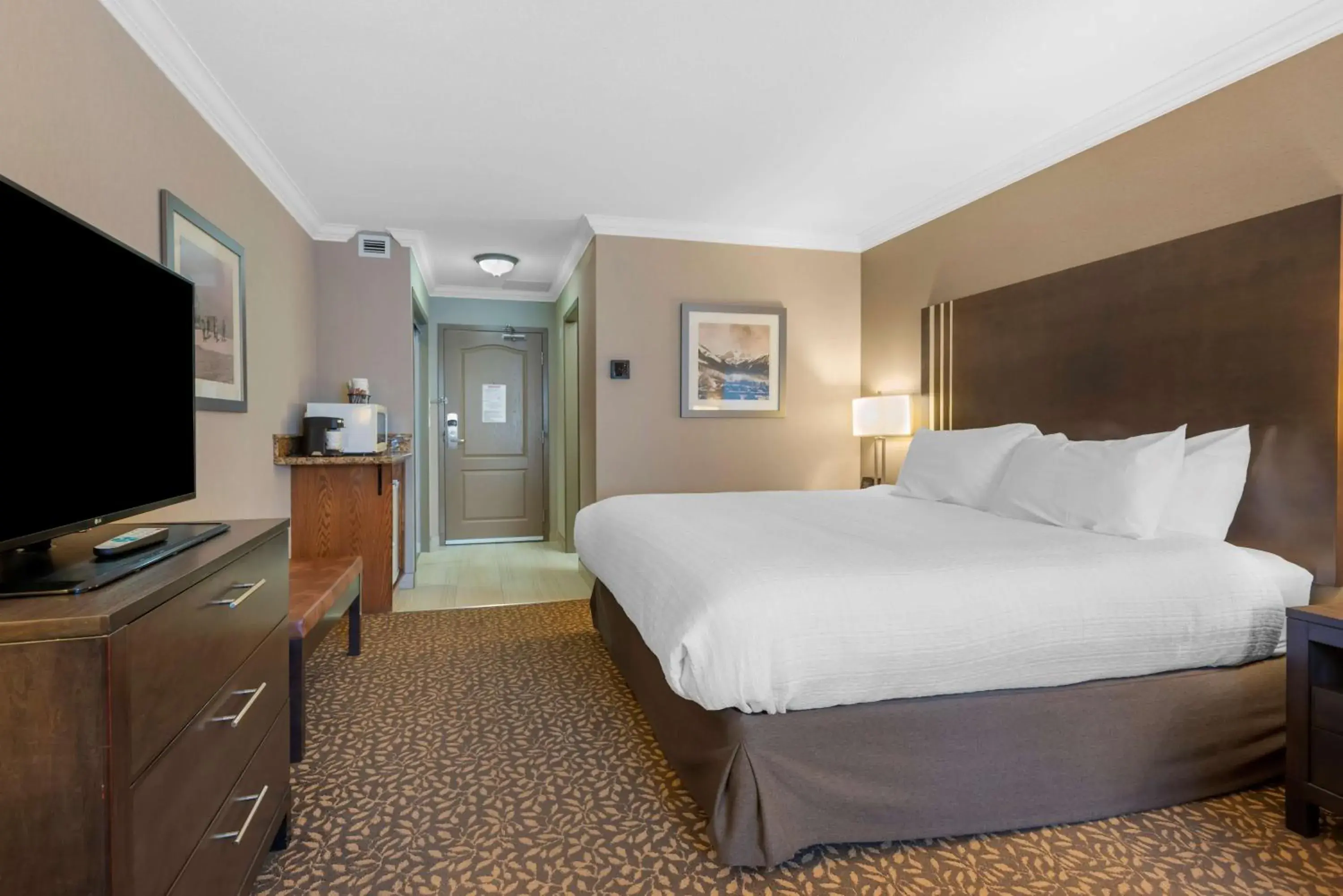 Bedroom, Bed in Best Western Plus Fernie Mountain Lodge Bedroom, Bed in Best Western Plus Fernie Mountain Lodge